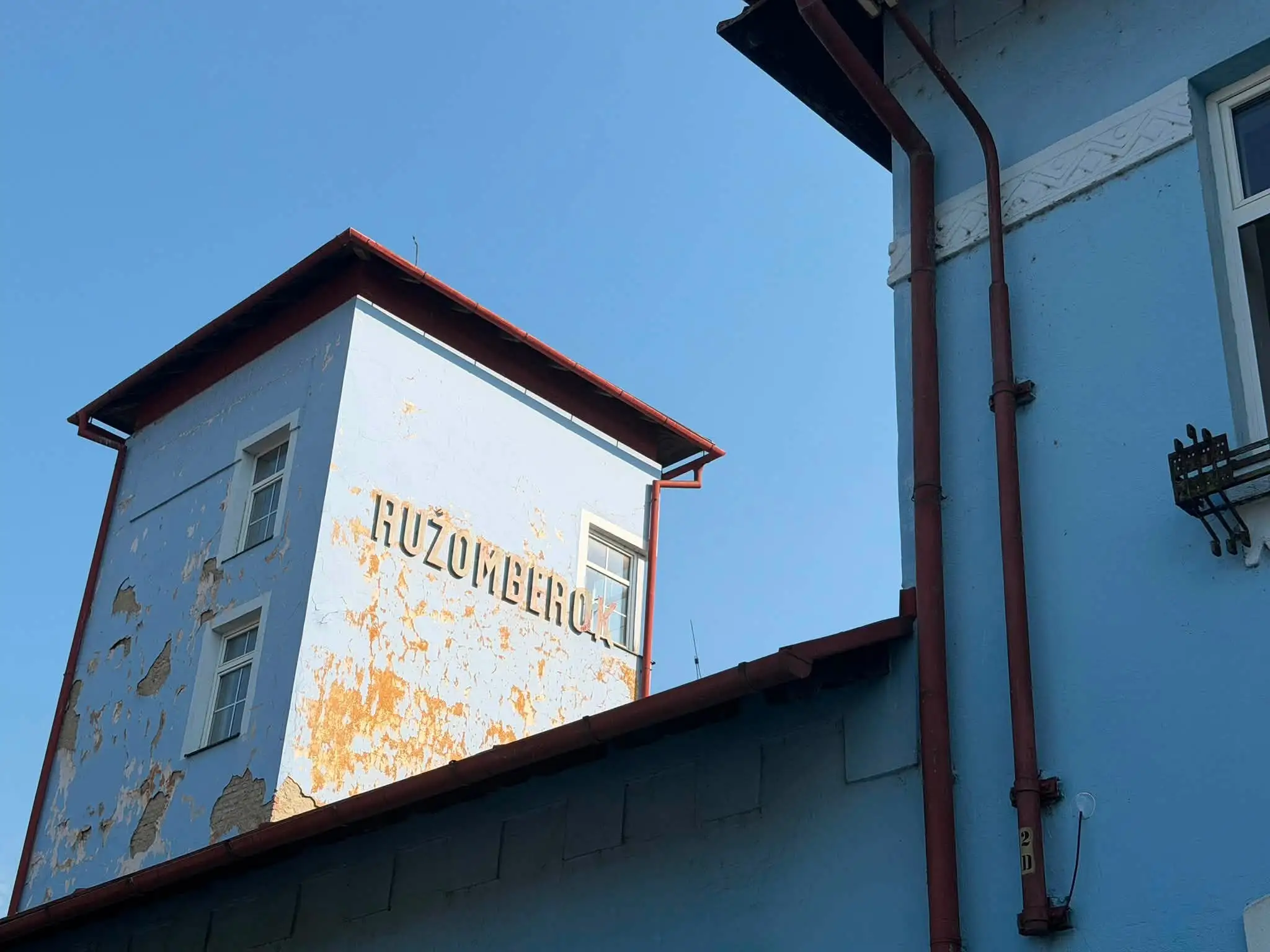 Zanedbaná železničná stanica v Ružomberku sa konečne zmení.