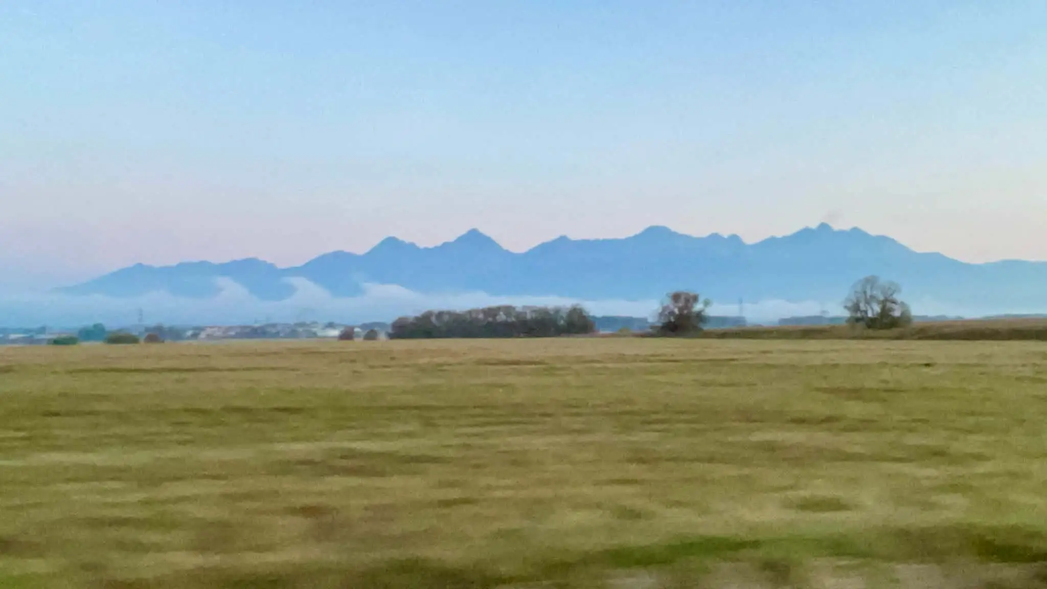 Vzácne Kelvin-Helmholtzove oblaky pod Tatrami
