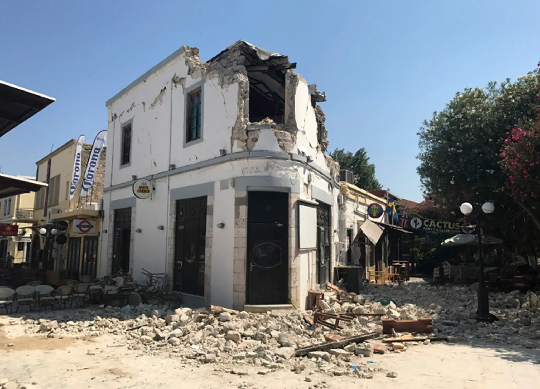 Promenáda po zemetrasení na gréckom ostrove Kos.