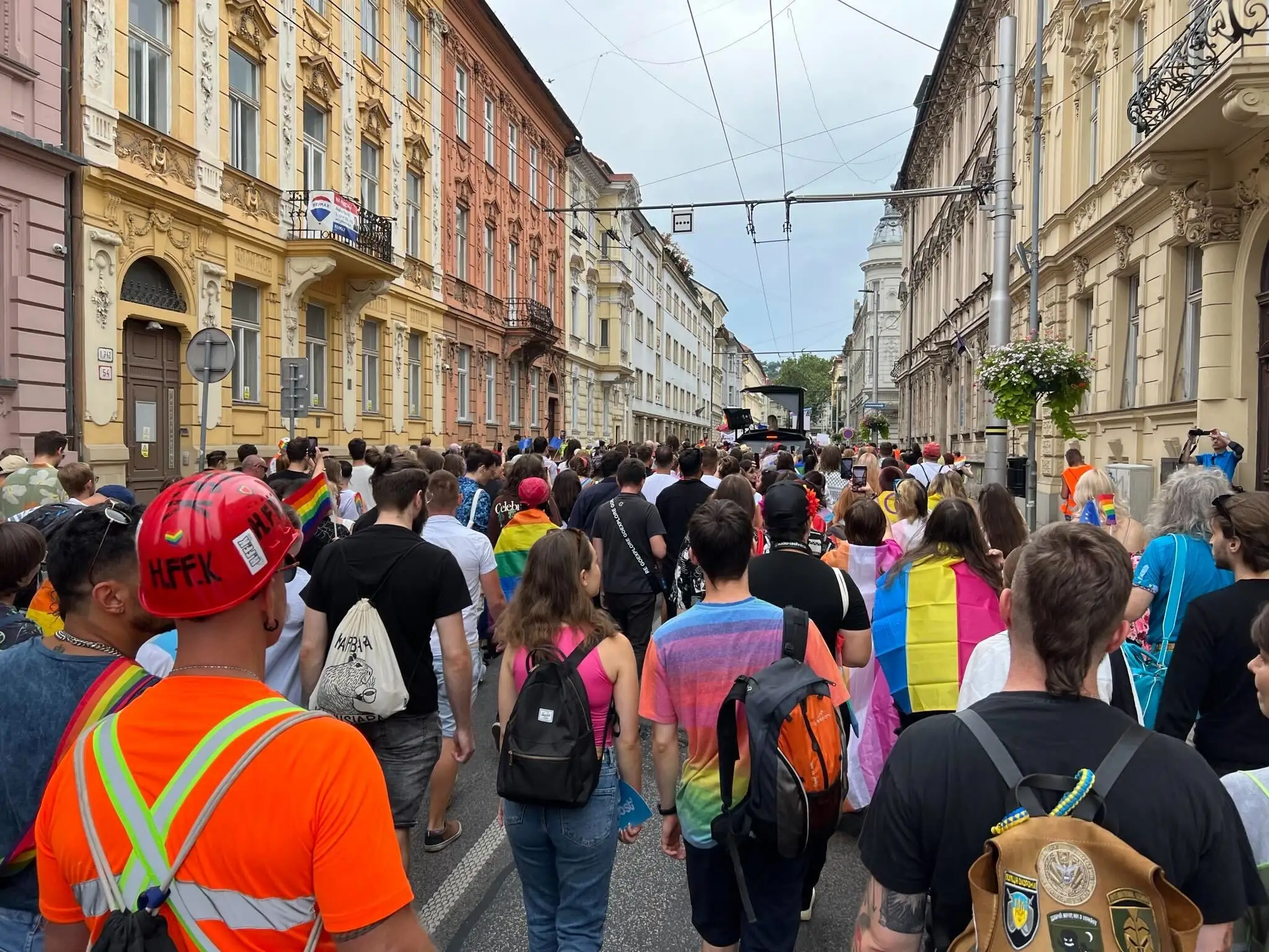 Dúhový Pride v uliciach Bratislavy.