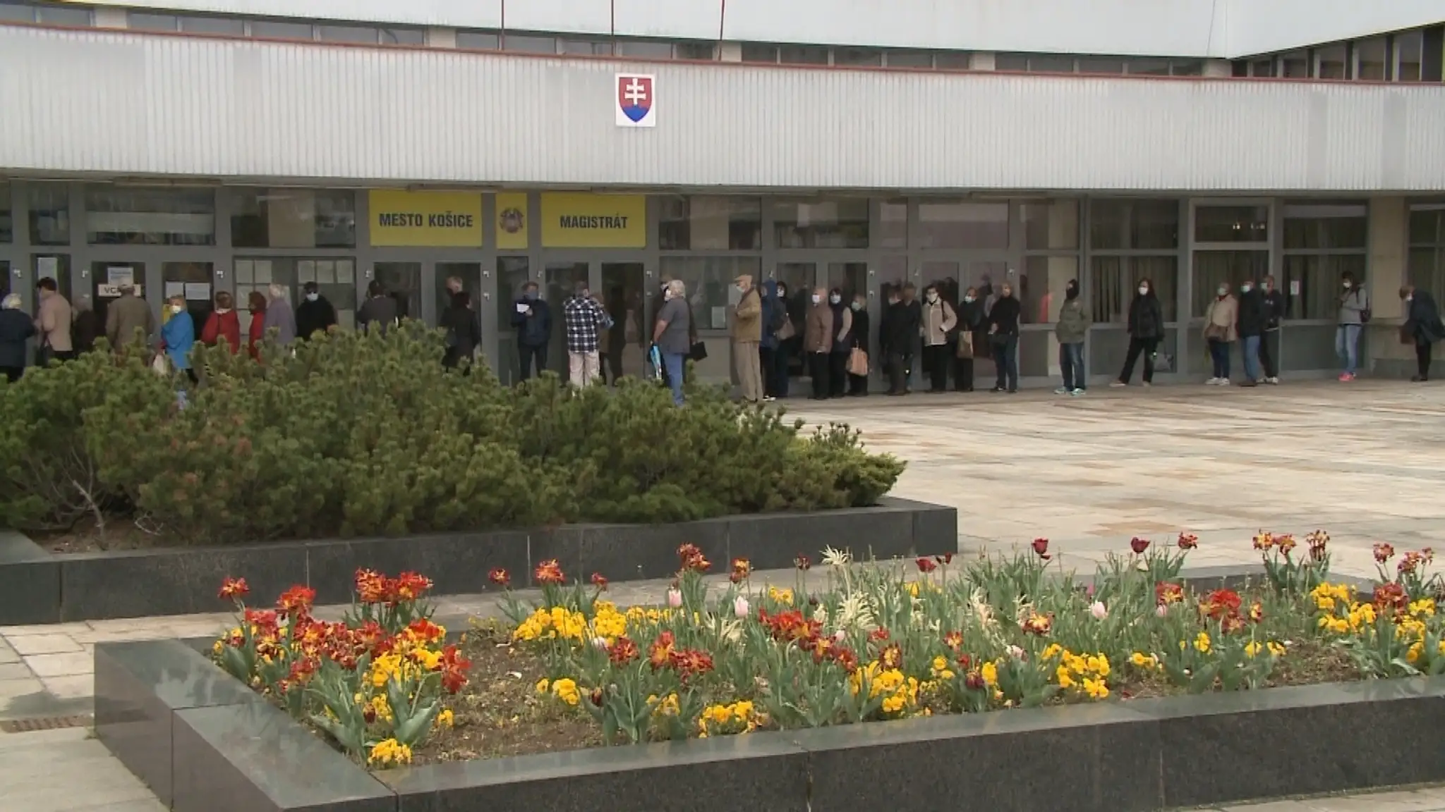 Na snímke špeciálna svetelná projekcia na budove Národnej banky Slovenska.