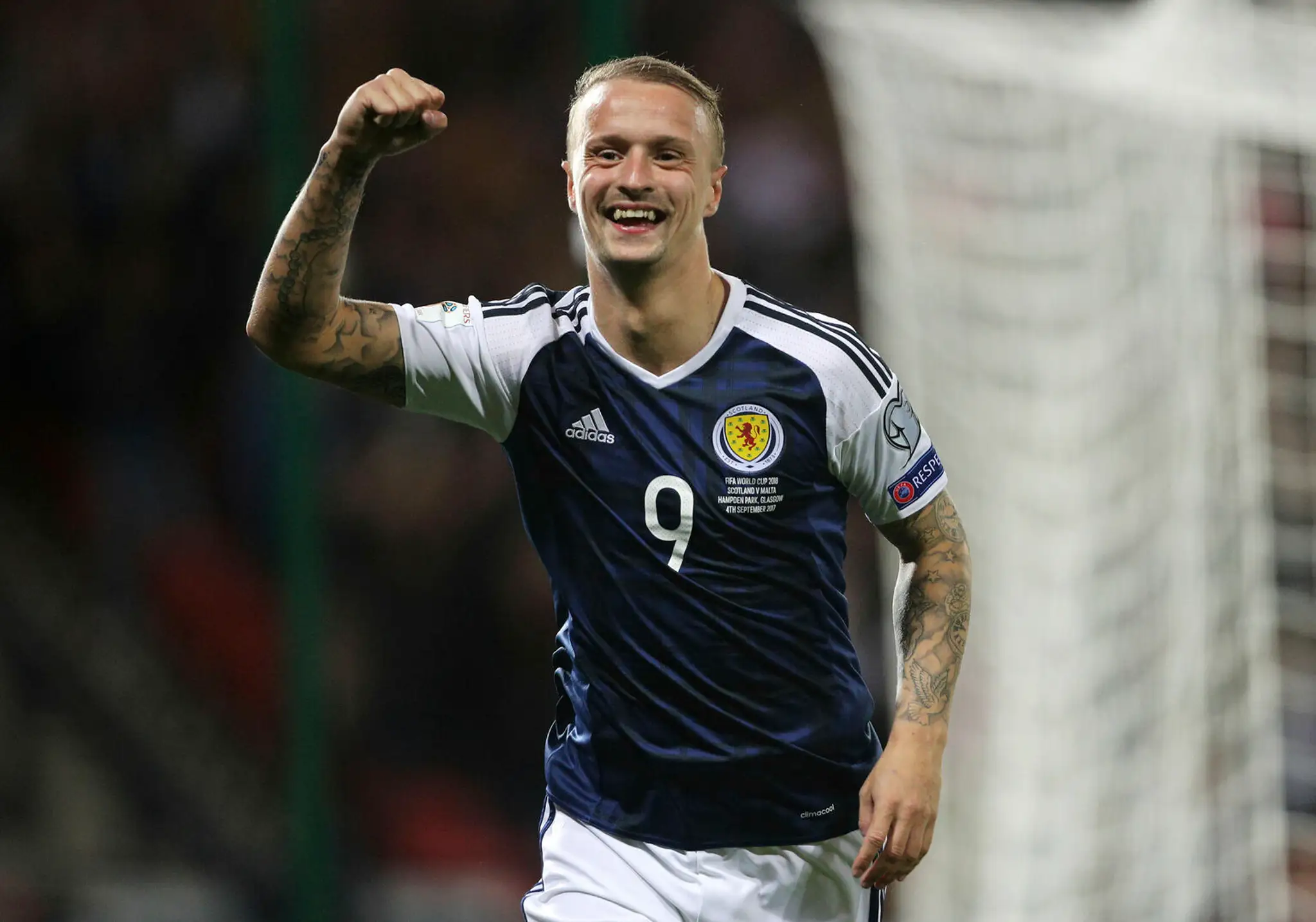 Škót Leigh Griffiths oslavuje kvalifikačný gól v súboji s Maltou.