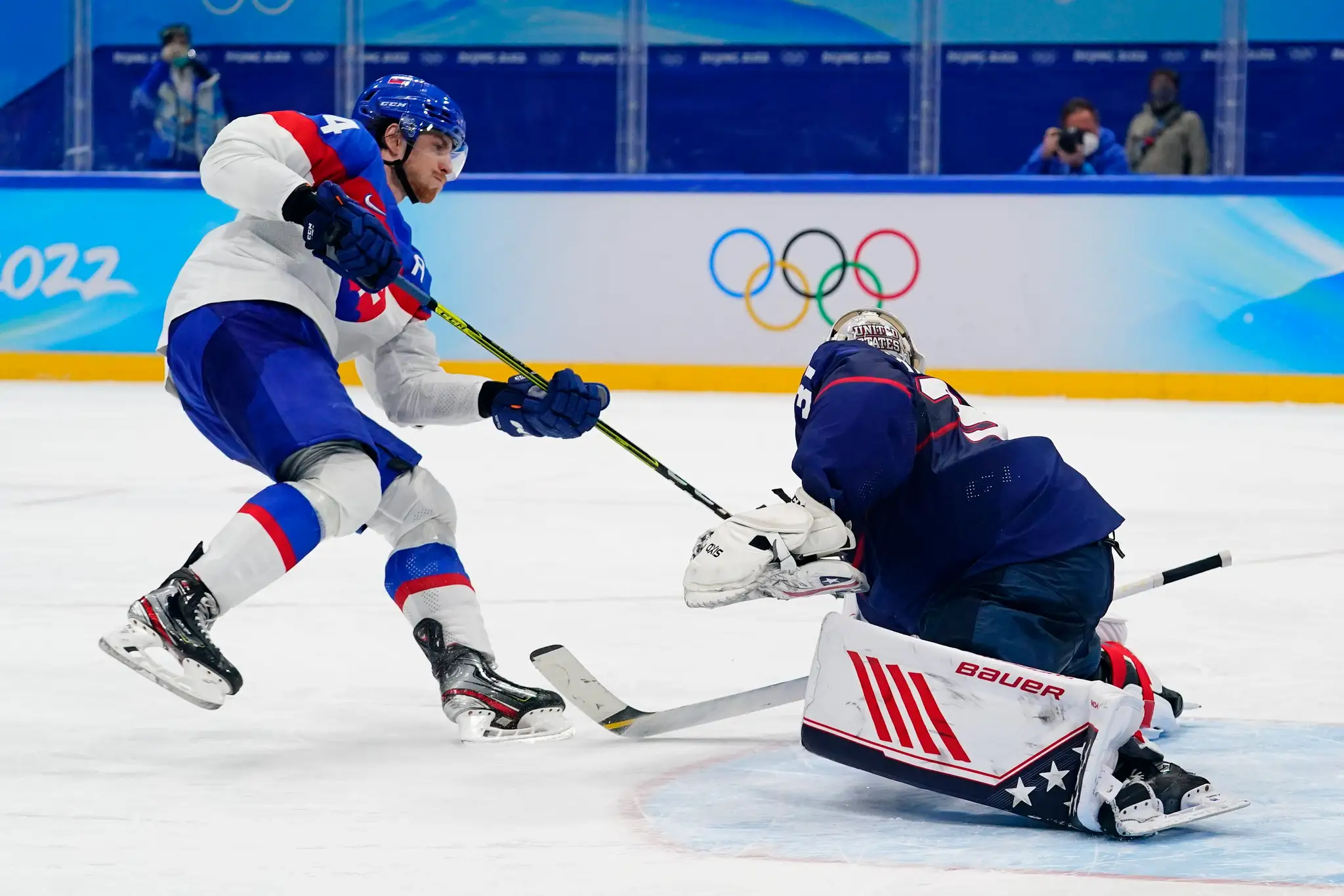 Peter Cehlárik premieňa rozhodujúci samostatný nájazd vo štvrťfinále ZOH 2022 proti USA.