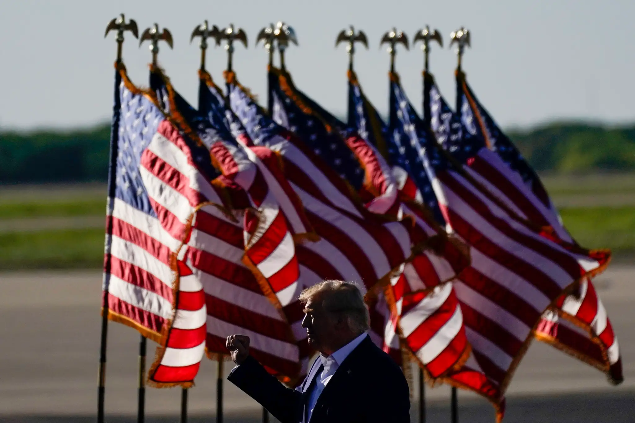 Donald Trump prichádza na svoje prvé stretnutie v rámci kampane pred prezidentskými voľbami 2024.