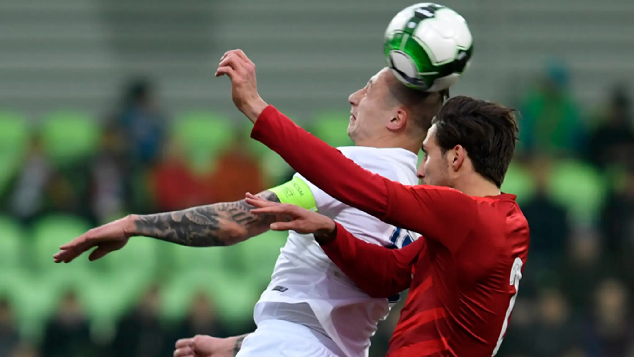 Adam Zreľák (vľavo) a Čech Stefan Simič v prípravnom zápase hráčov do 21