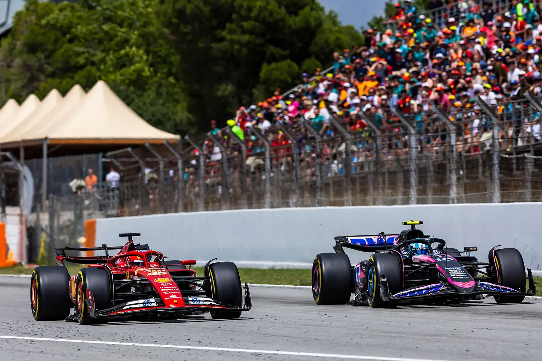 Pierre Gasly a Charles Leclerc vo vzájomnom súboji.