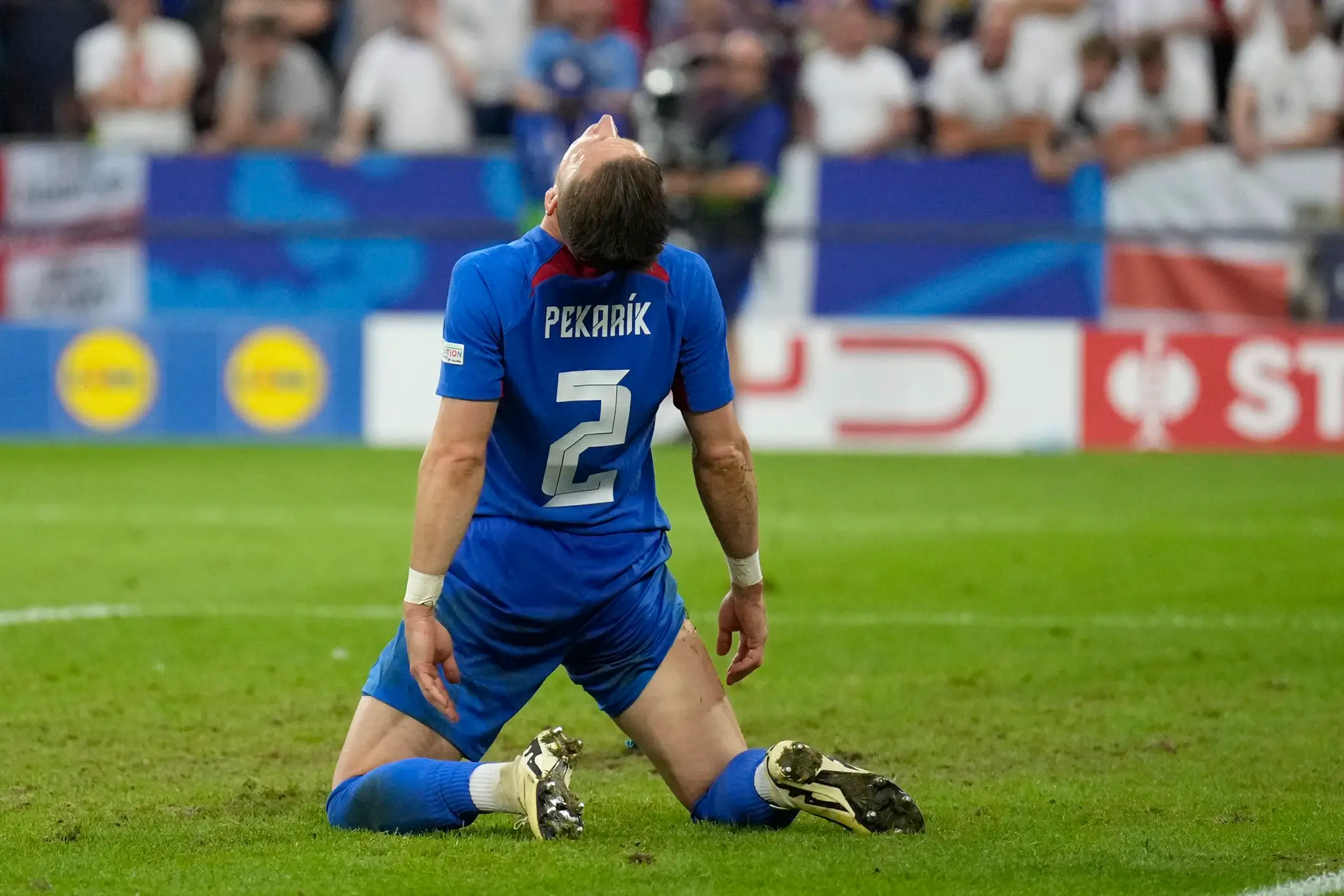 Peter Pekarík reaguje v osemfinále ME 2024 proti Anglicku.