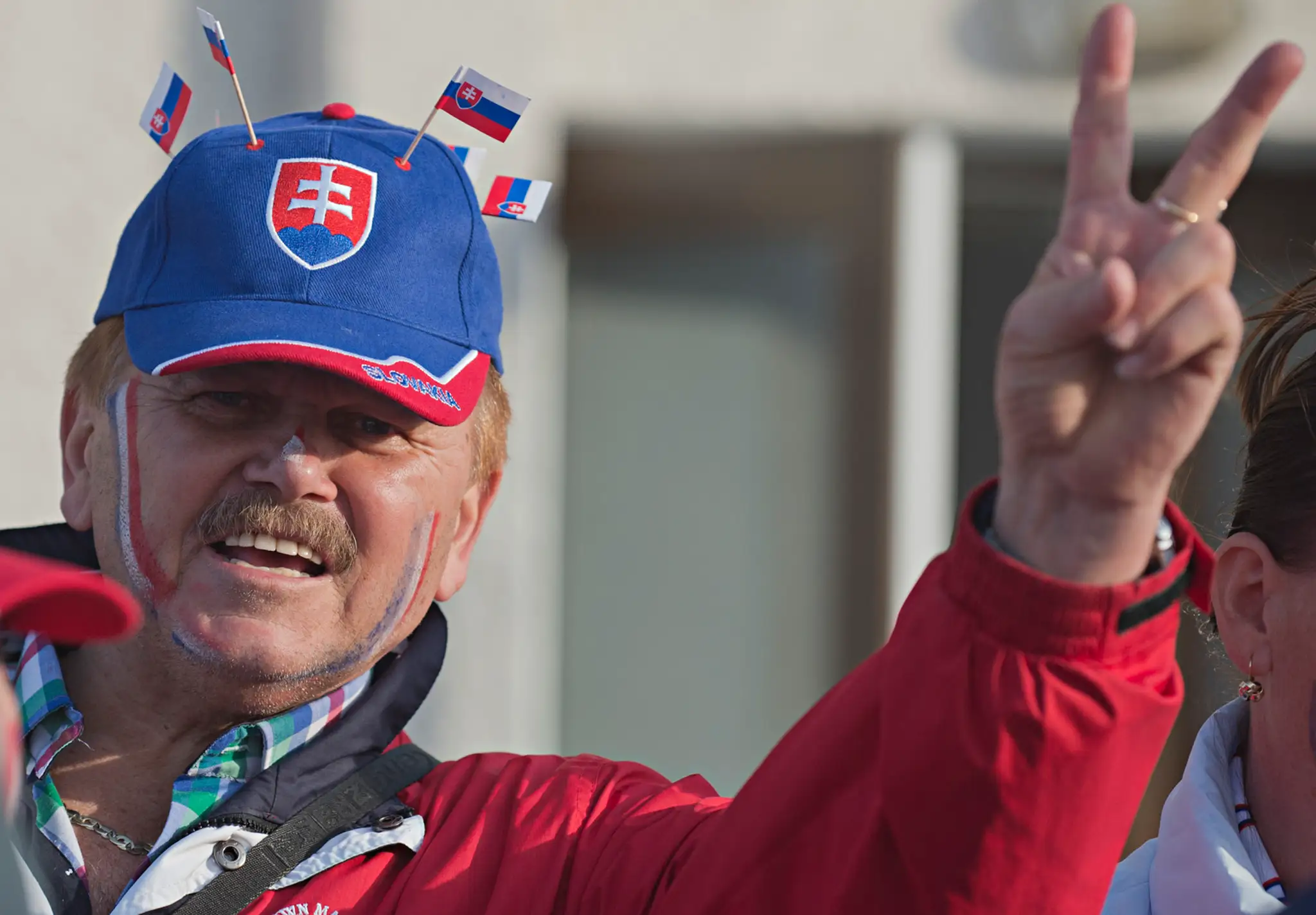 Na snímke slovenský fanúšik pred zápasom B-skupiny hokejových MS Slovensko - Kanada v Petrohrade.