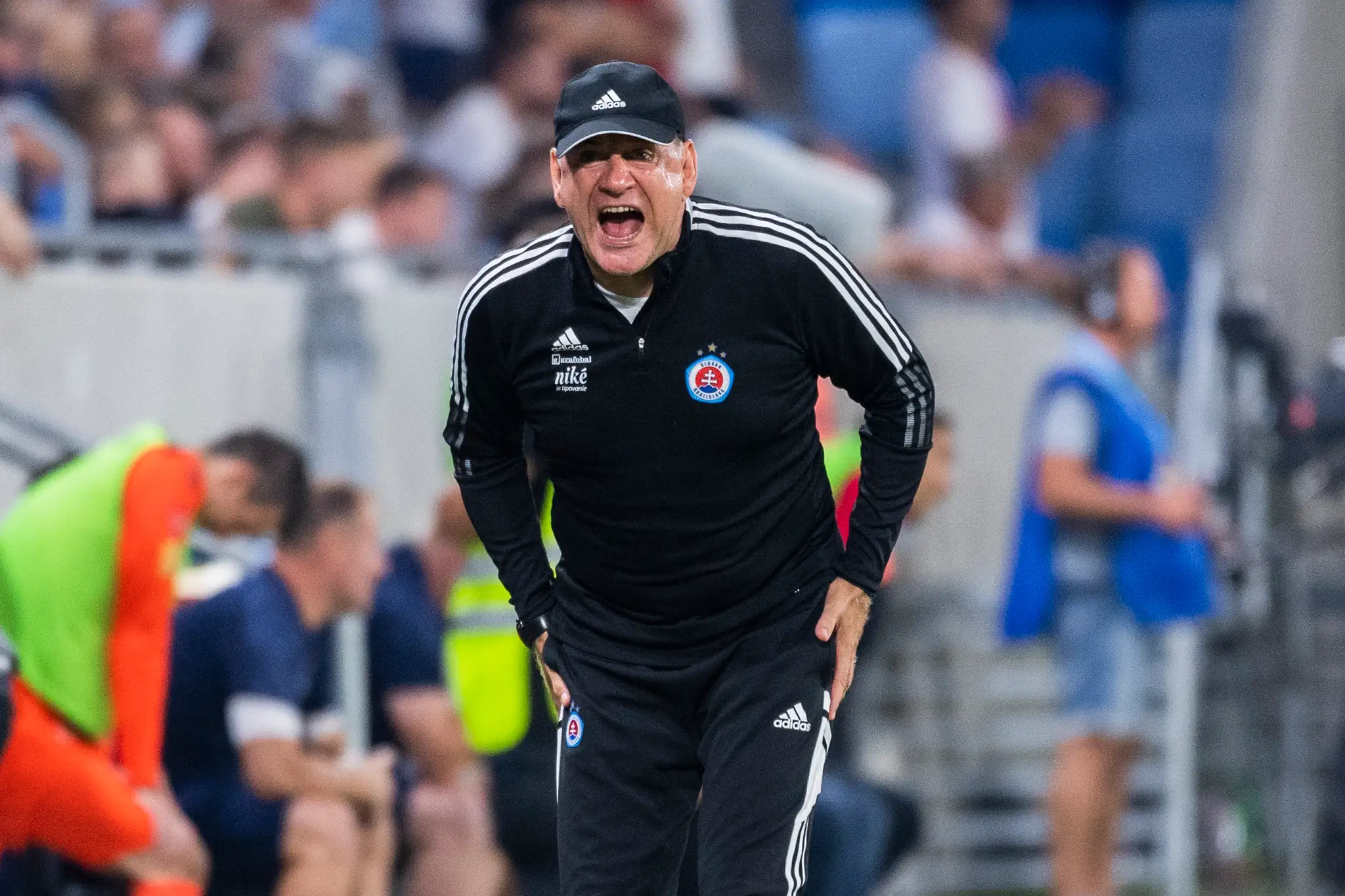 Tréner ŠK Slovan Bratislava Vladimír Weiss starší v odvete play off Európskej konferenčnej ligy proti Mostaru.