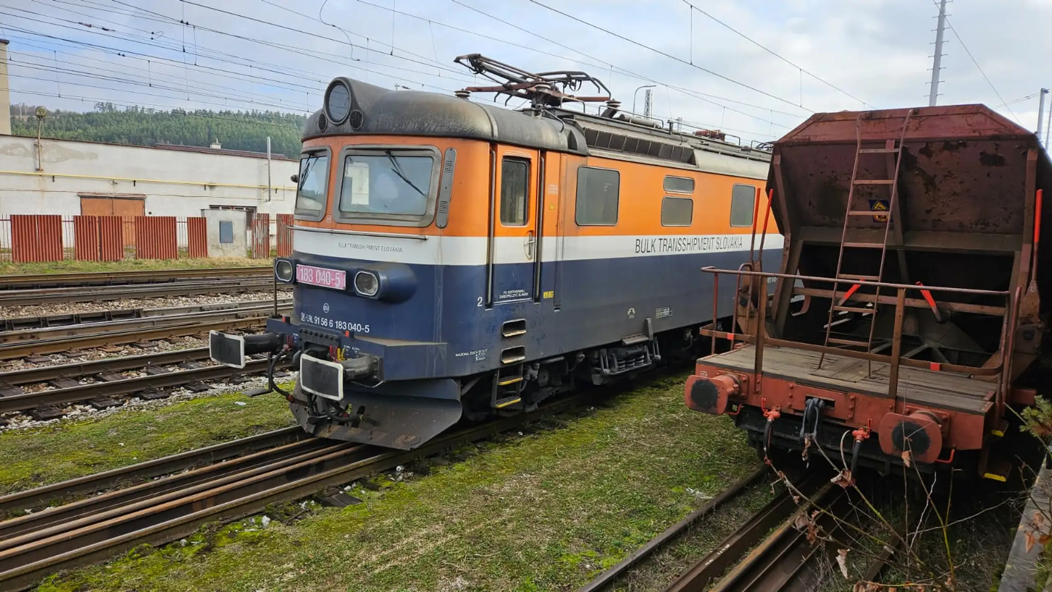 Rušeň, ktorý prešiel bez rušňovodiča takmer 20 kilometrov.