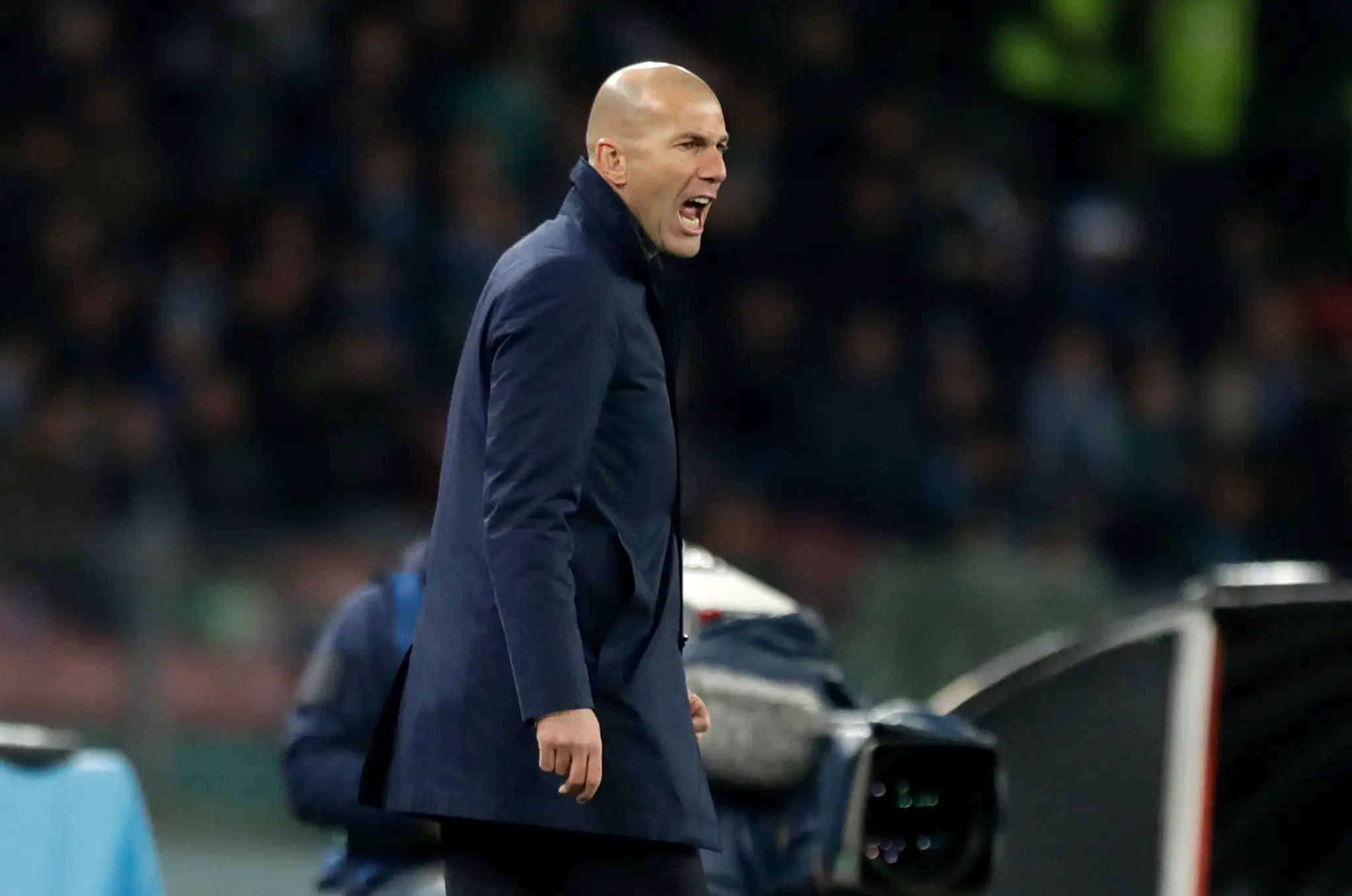 Tréner Realu Madrid Zinédine Zidane počas odvety osemfinále LM proti Neapolu.