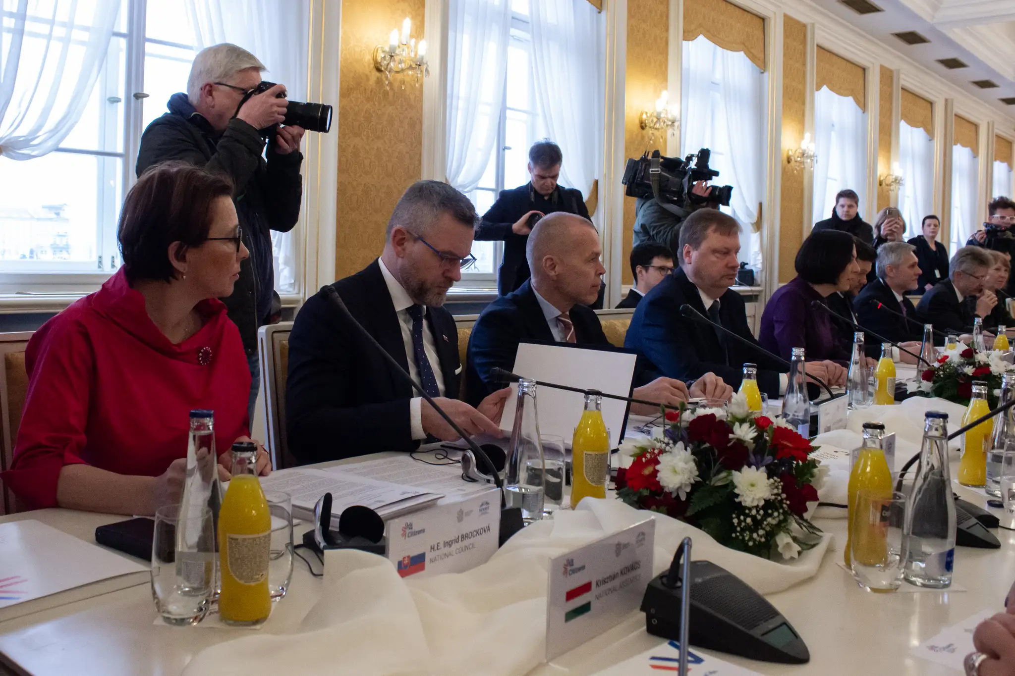 Na snímke zľava slovenská veľvyslankyňa v ČR Ingrid Brocková a vedľa nej predseda NR SR Peter Pellegrini na summite predsedov parlamentov krajín V4 a Ukrajiny.