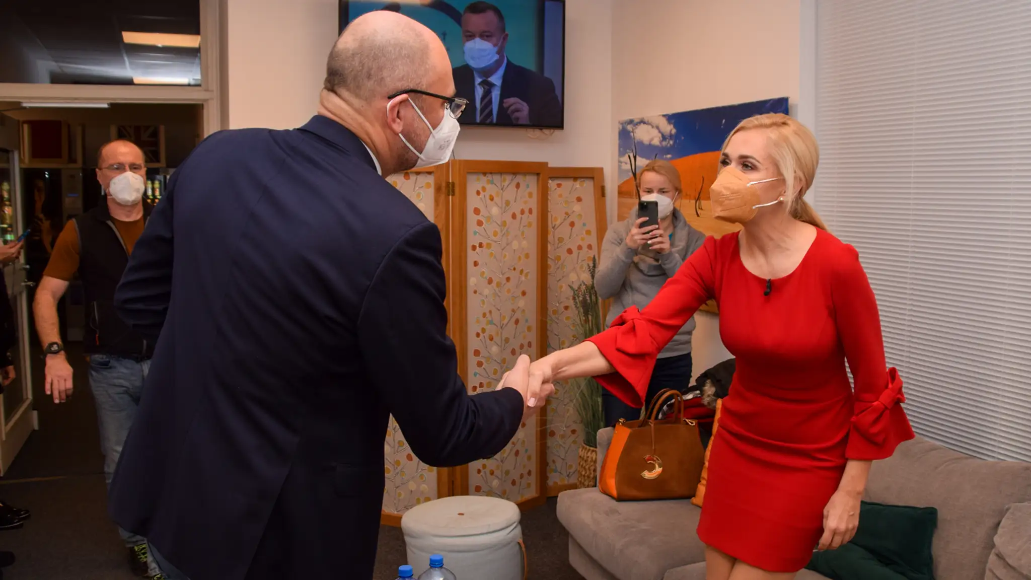 Richard Sulík a Denisa Saková pred nakrúcaním.