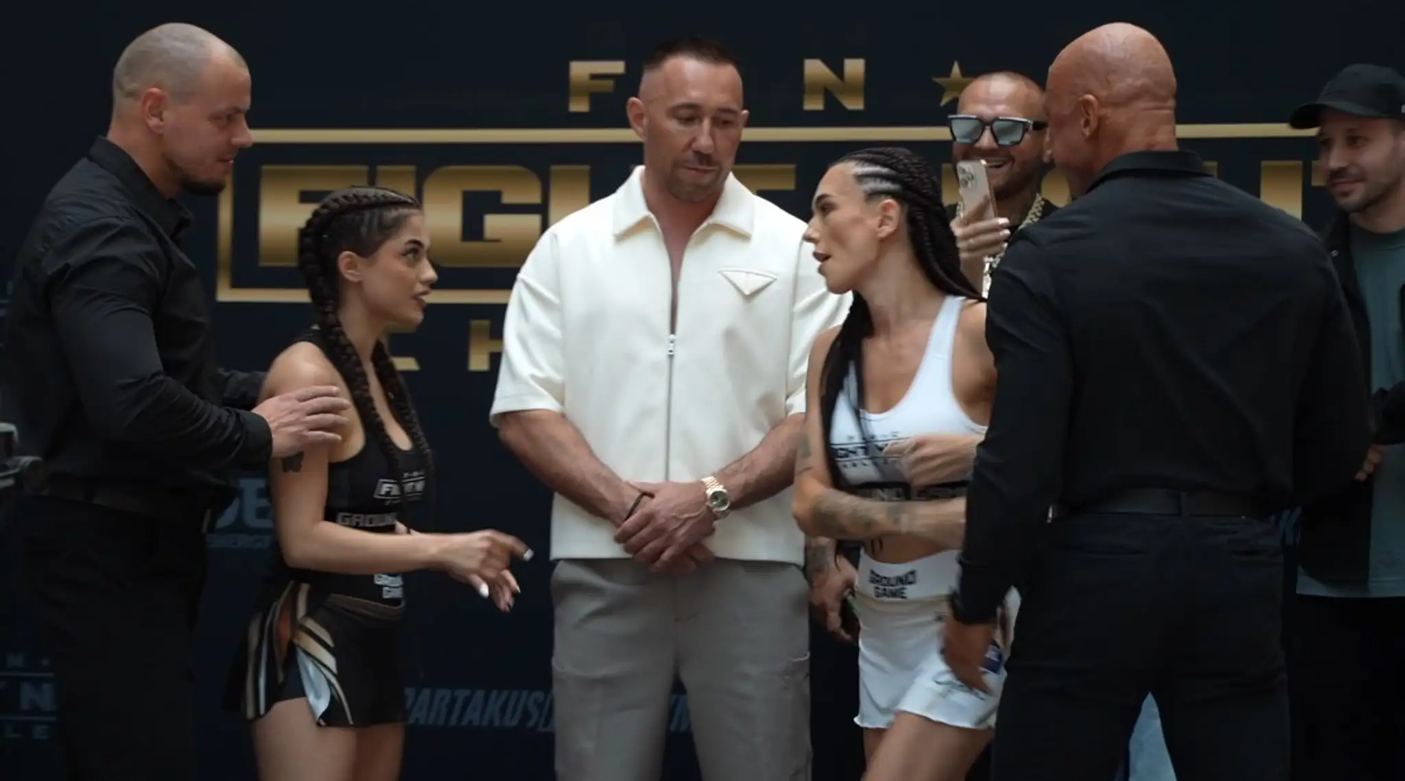 Miška a Azra na vážení pred zápasom Fight Night Challenge.