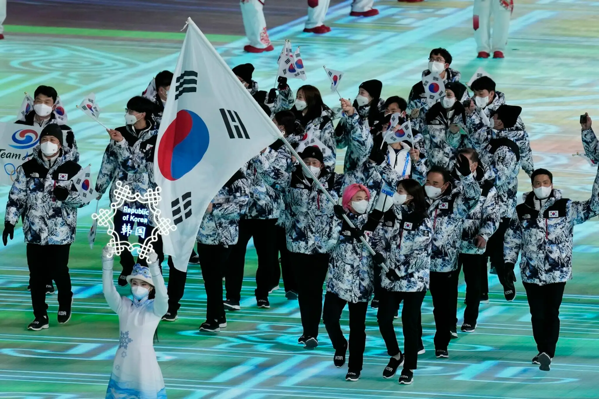 Veľká výprava Južnej Kórey na otváracom ceremoniáli ZOH 2022.