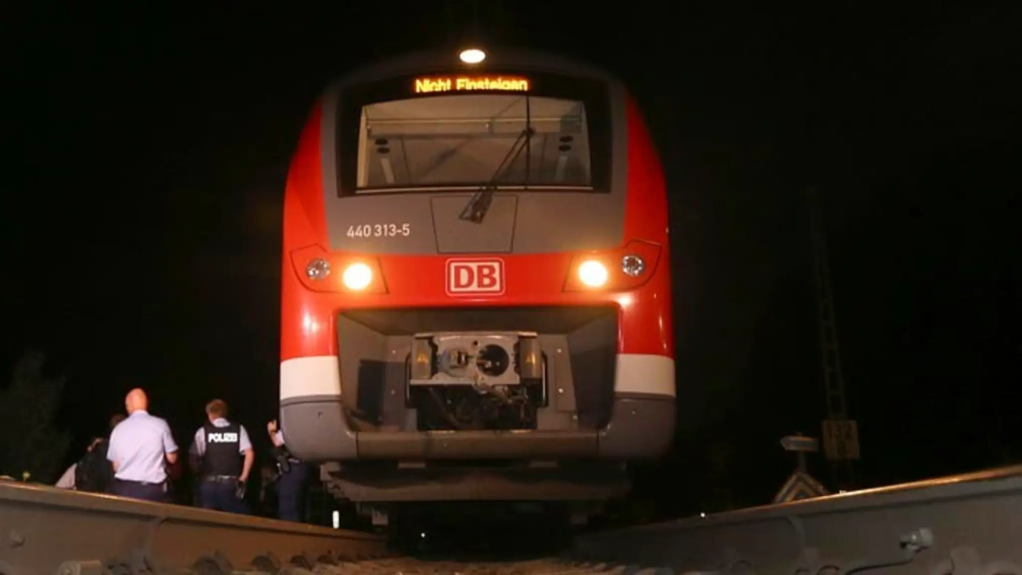 Afgánec útočil sekerou vo vlaku.