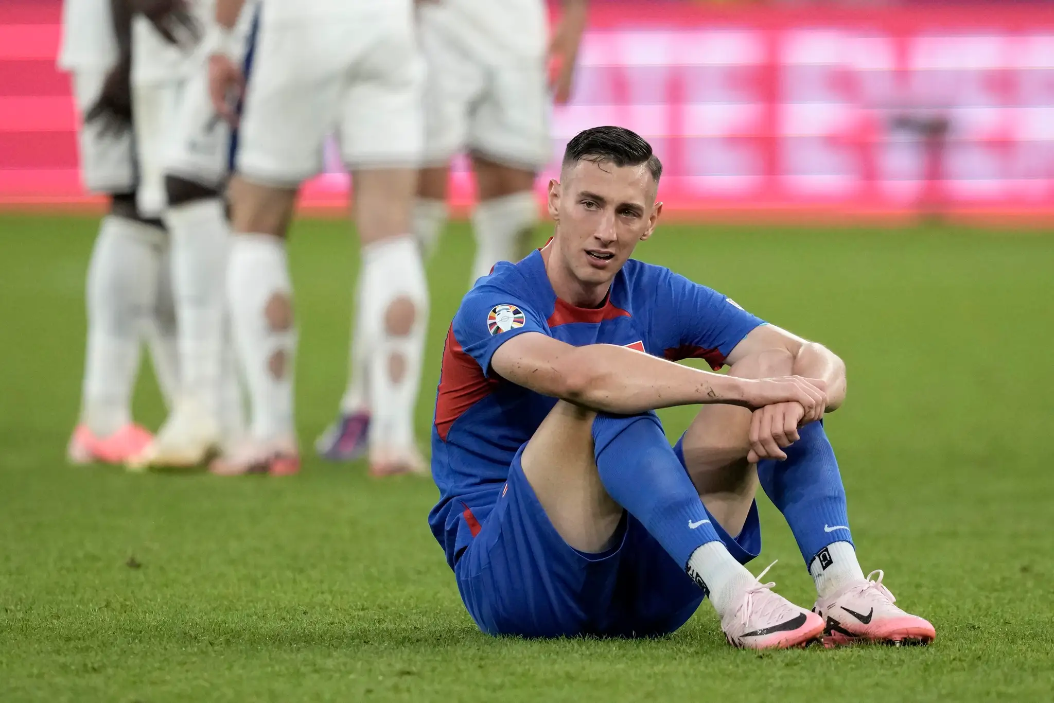 Róbert Boženík reaguje po prehre v osemfinále ME 2024 proti Anglicku.