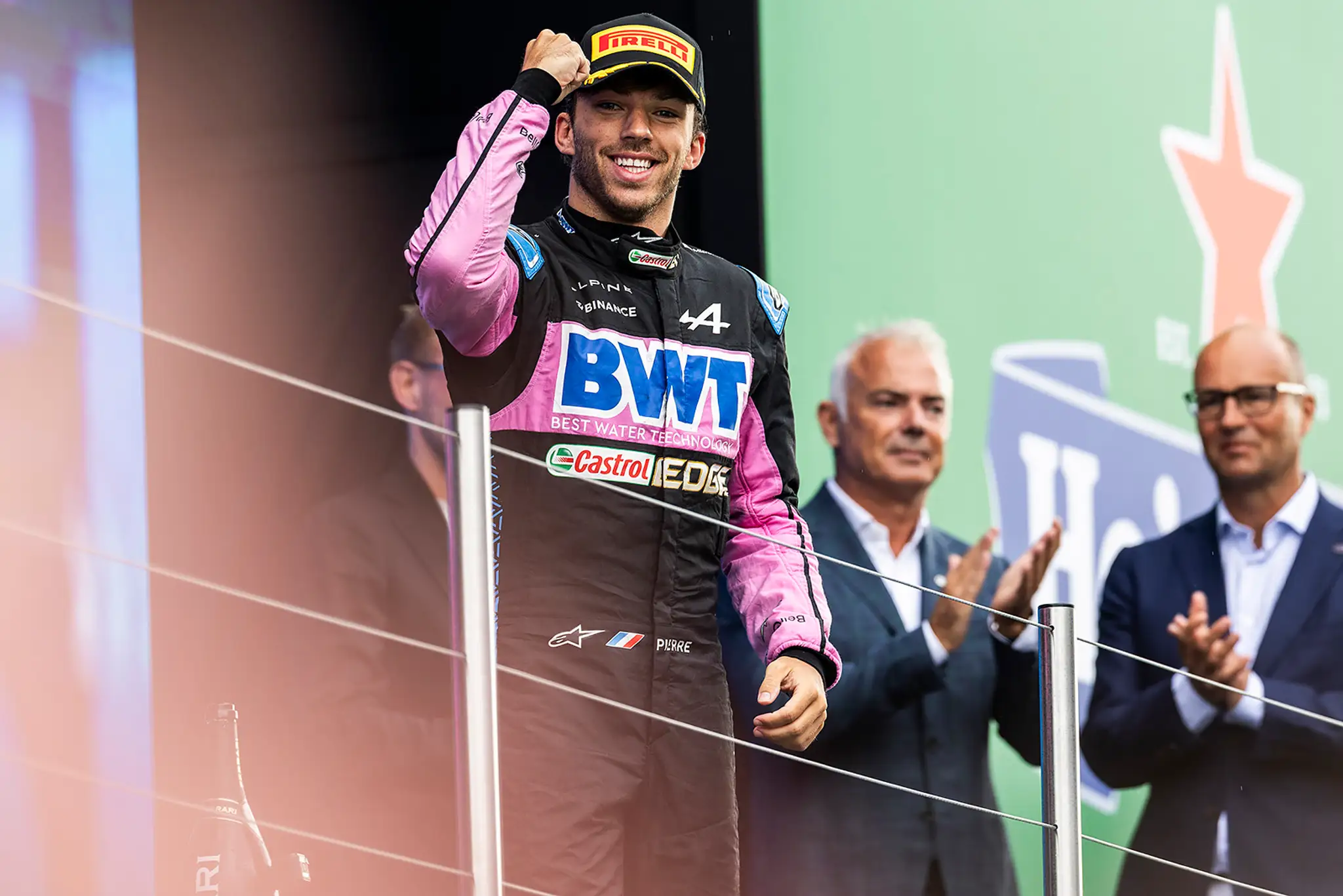 Pierre Gasly oslavuje tretie miesto na VC Holandska.