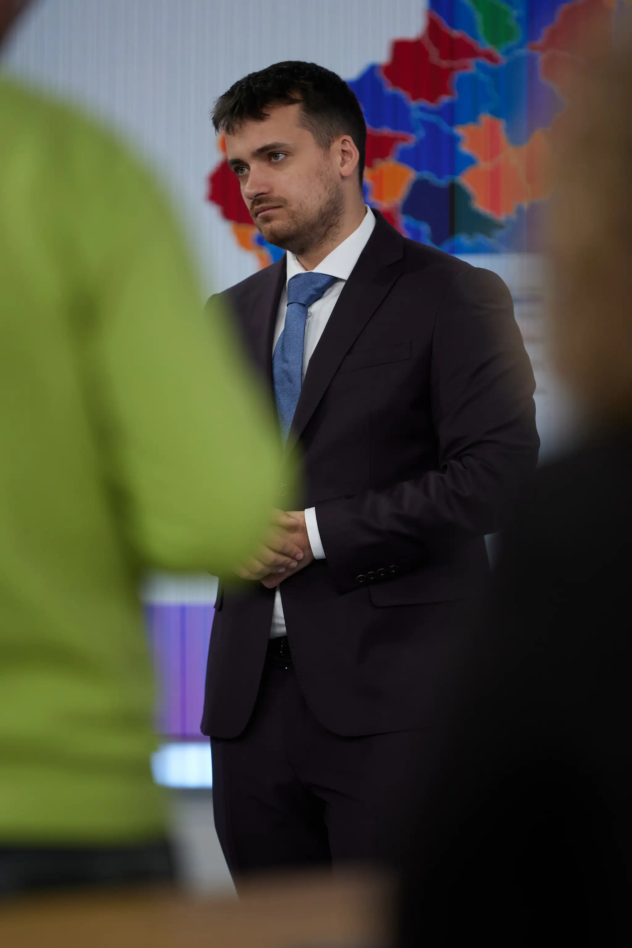 Prípravy na volebnú noc s Adelom Ghannamom.