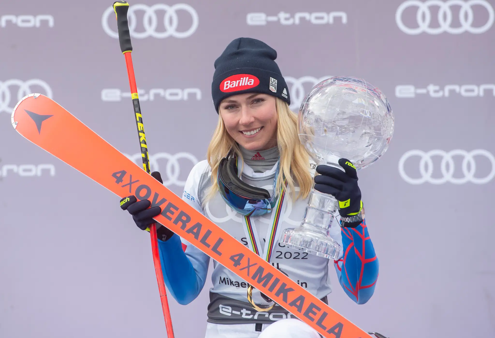 Mikaela Shiffrinová s veľkým glóbusom