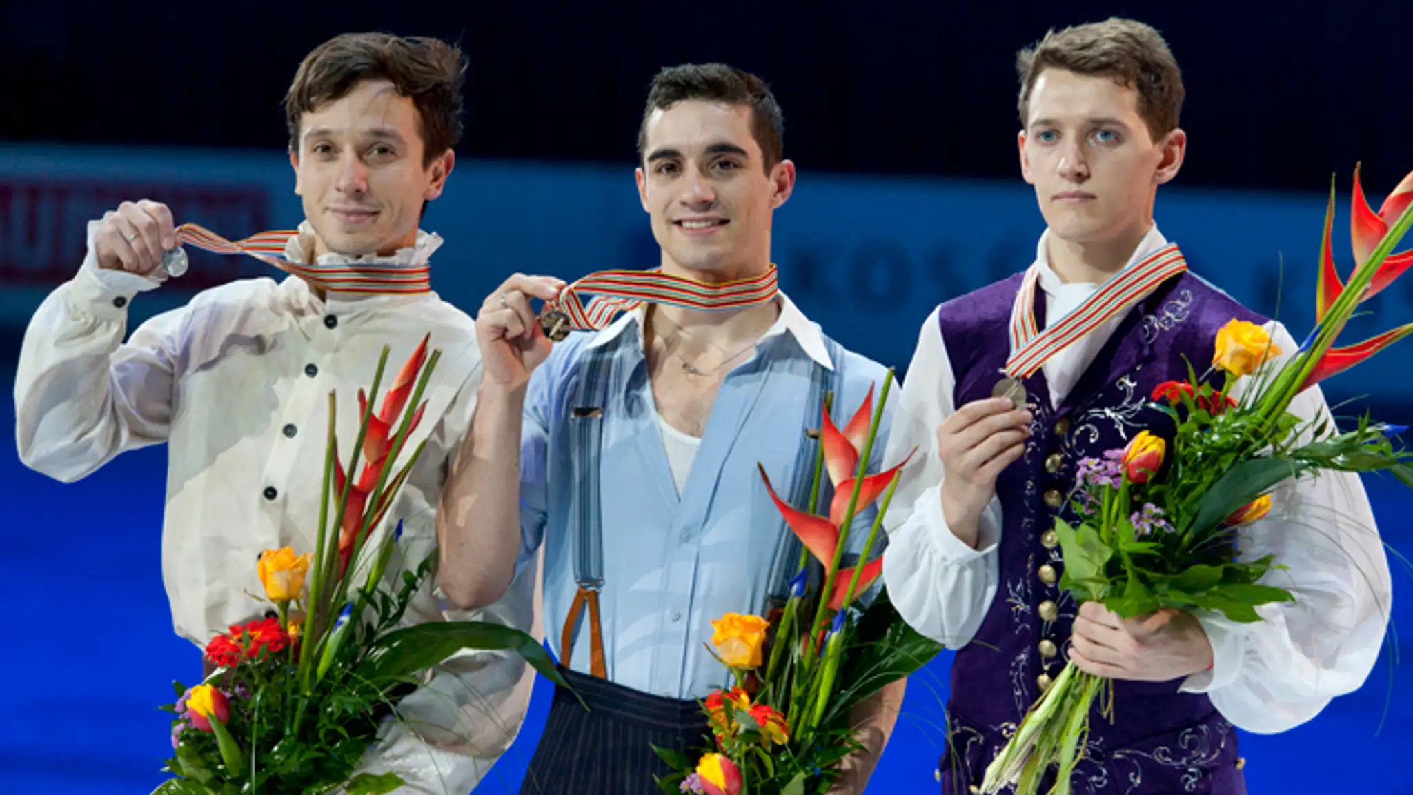 Majster Európy Javier Fernandez, druhý skončil Izraelčan Alexej Byčenko (vľavo), bronz získal Rus Maxim Kovtum.