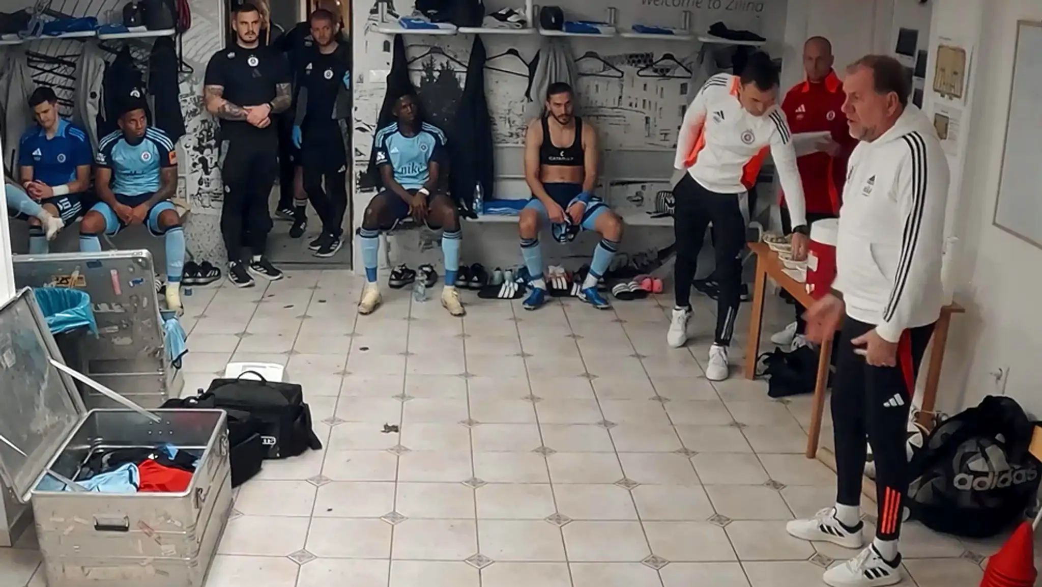 Slovan Bratislava: Cesta za snom - Vladimír Weiss počas zápasu so Žilinou