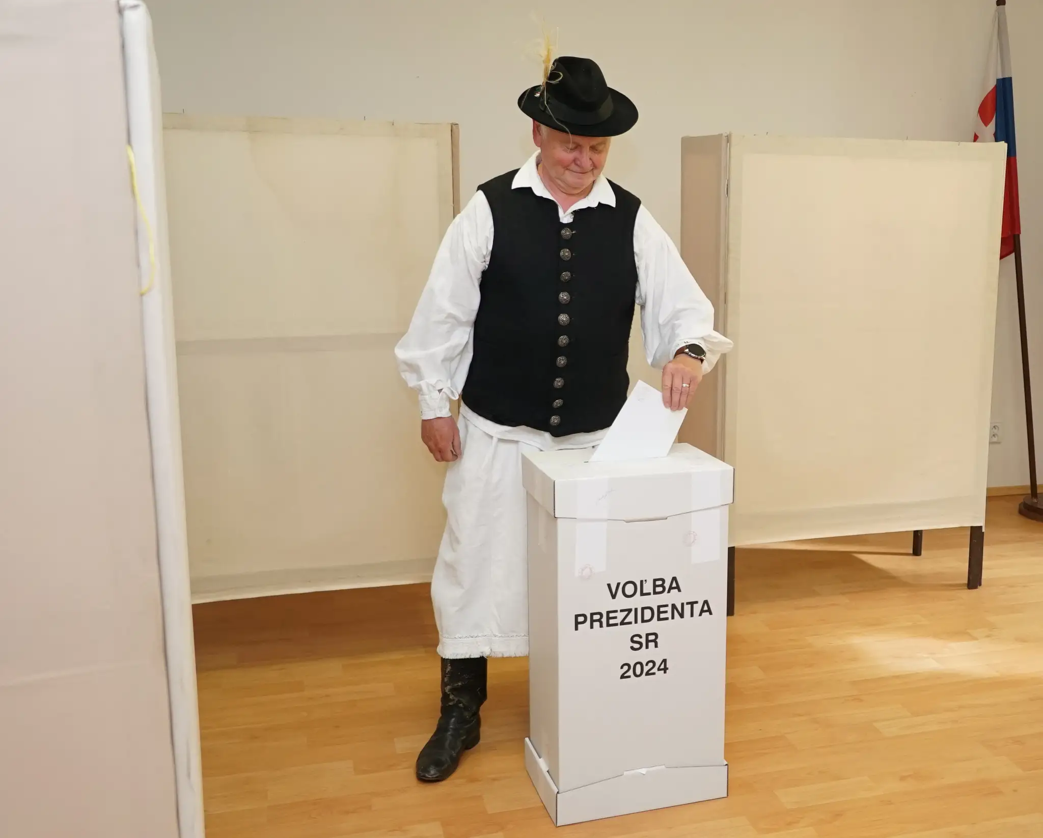 V Iži volili aj v krojoch.
