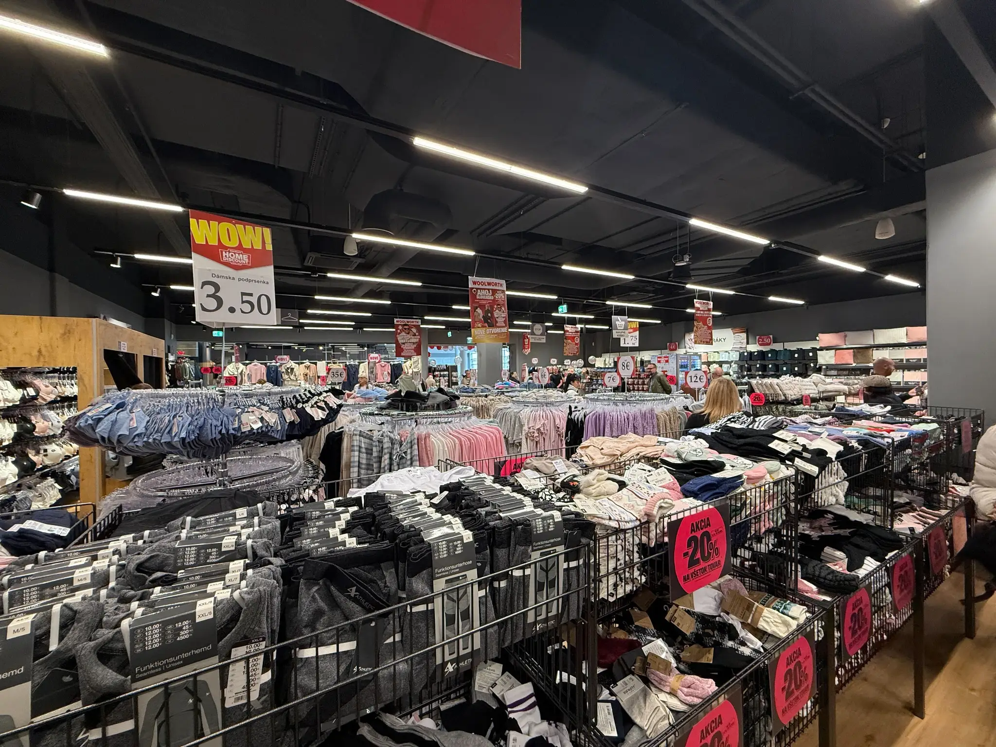 Woolworth otvoril na Slovenku prvú predajňu (5)