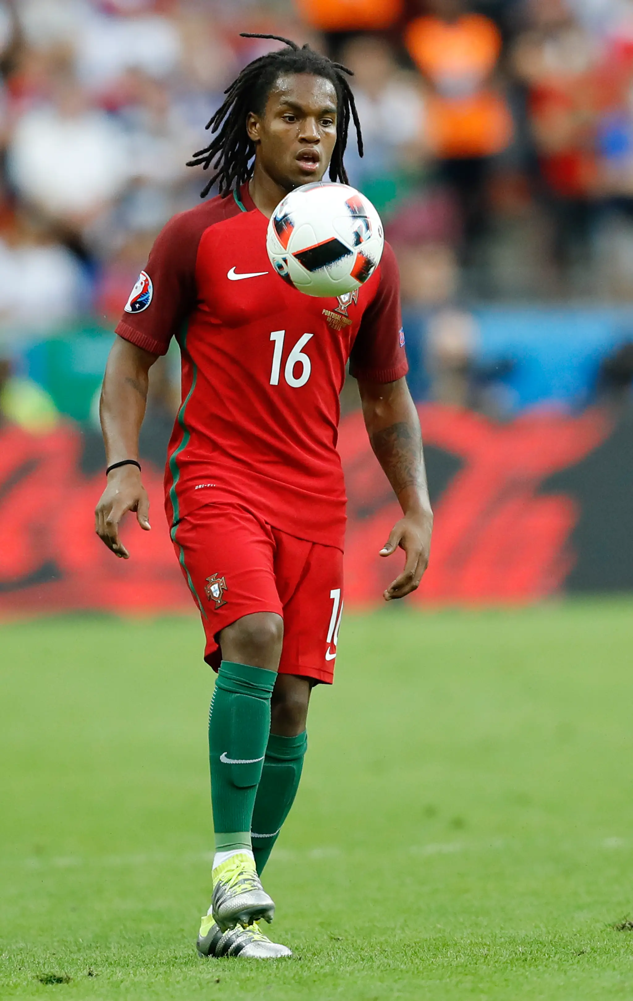 Kométa Portugalska Renato Sanches počas finále ME proti Portugalsku.