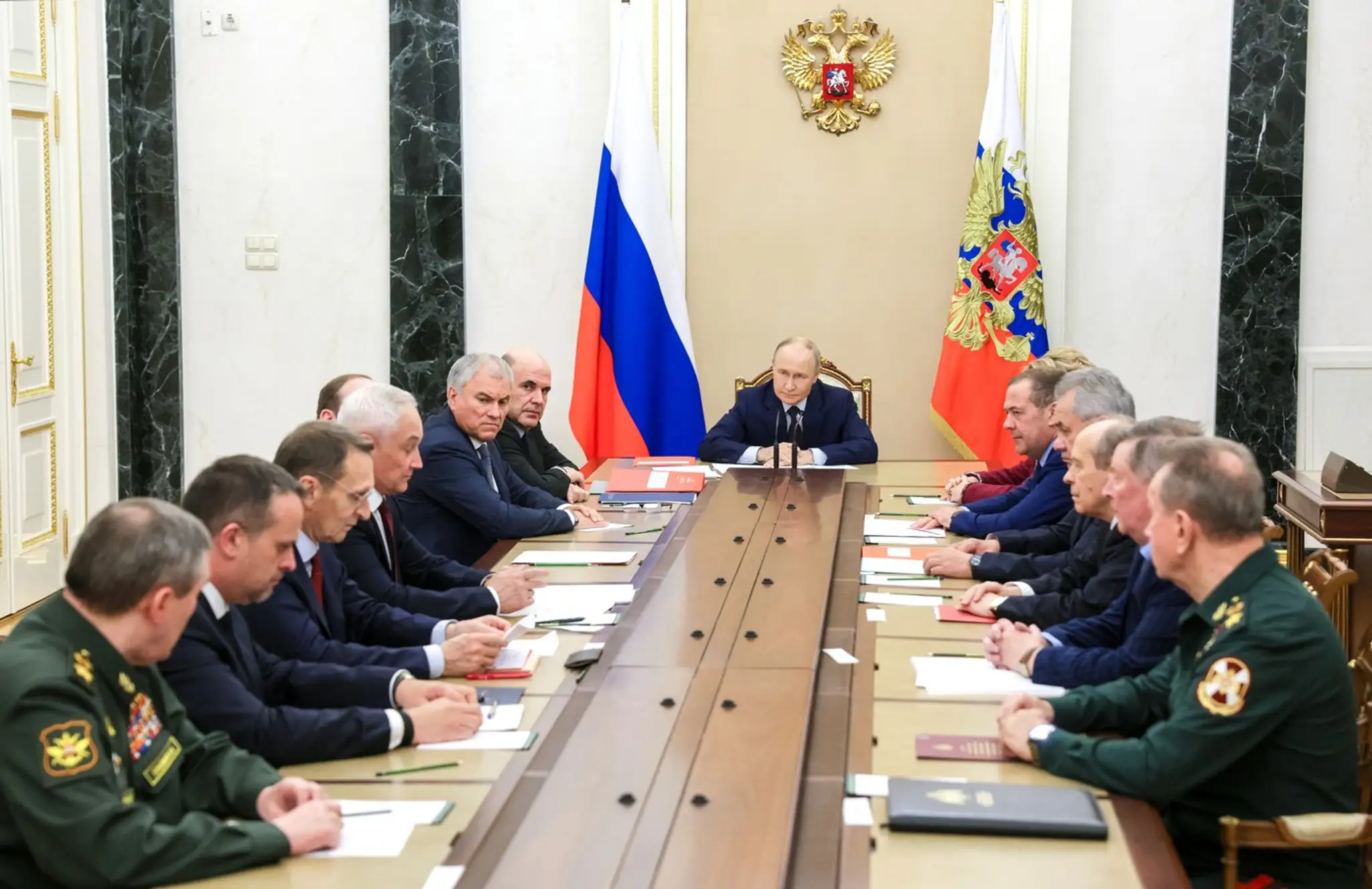 Vladimir Putin na zasadnutí bezpečnostnej rady.