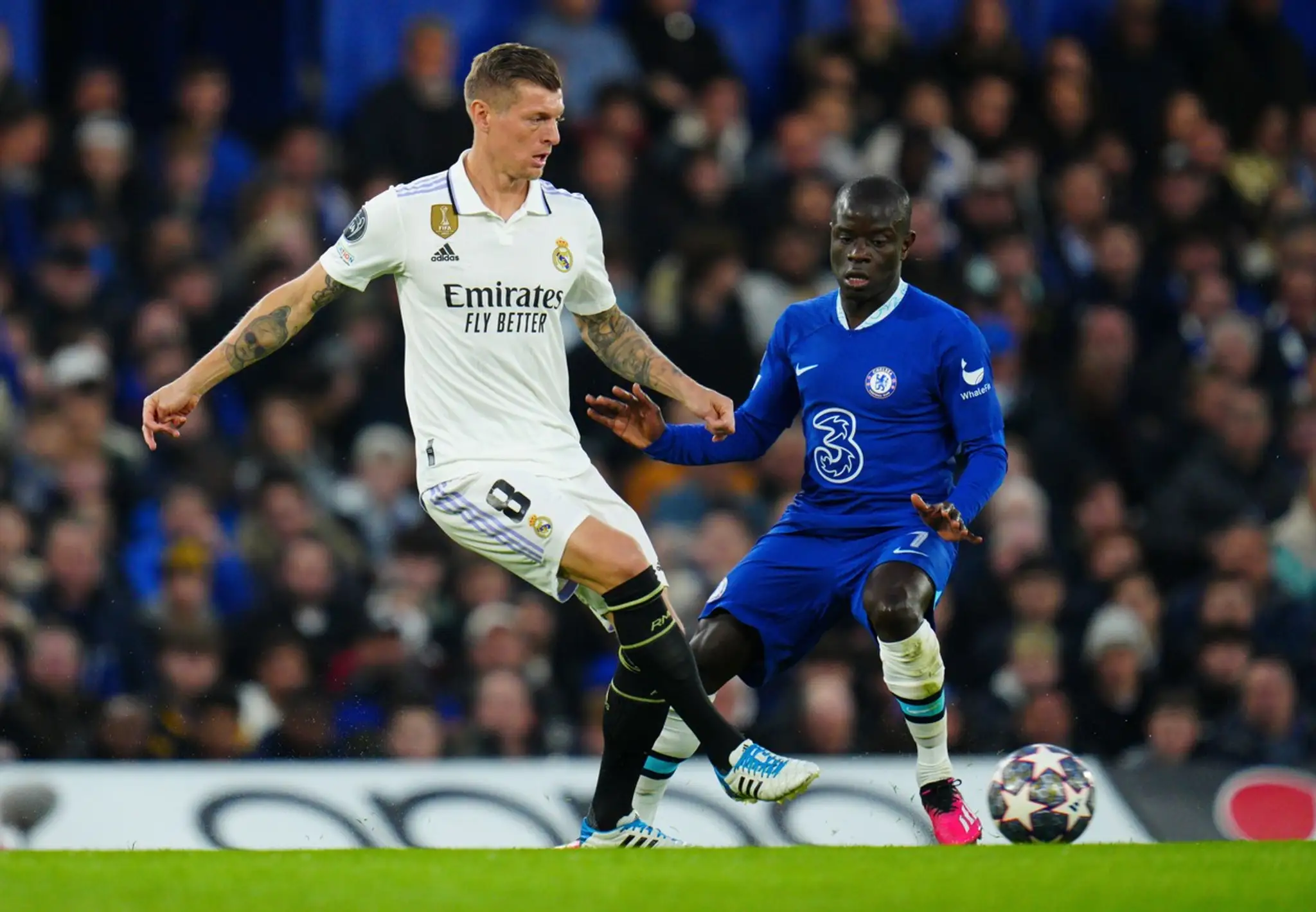 Kanté (v modrom) sa sťahuje