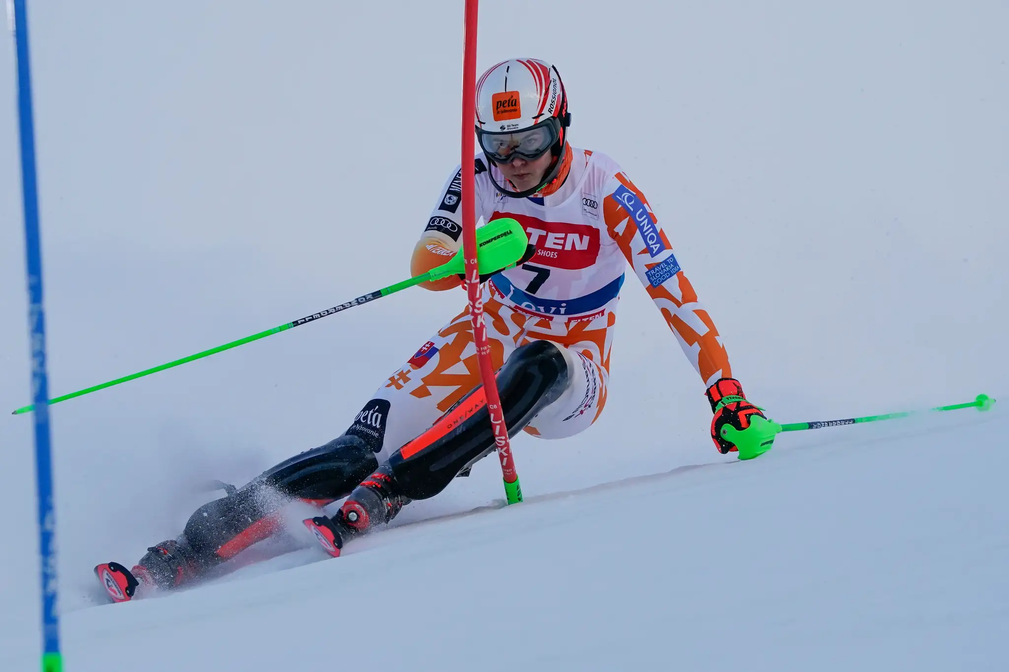 Petra Vlhová na trati prvého kola slalomu žien Svetového pohára v alpskom lyžovaní žien vo fínskom Levi