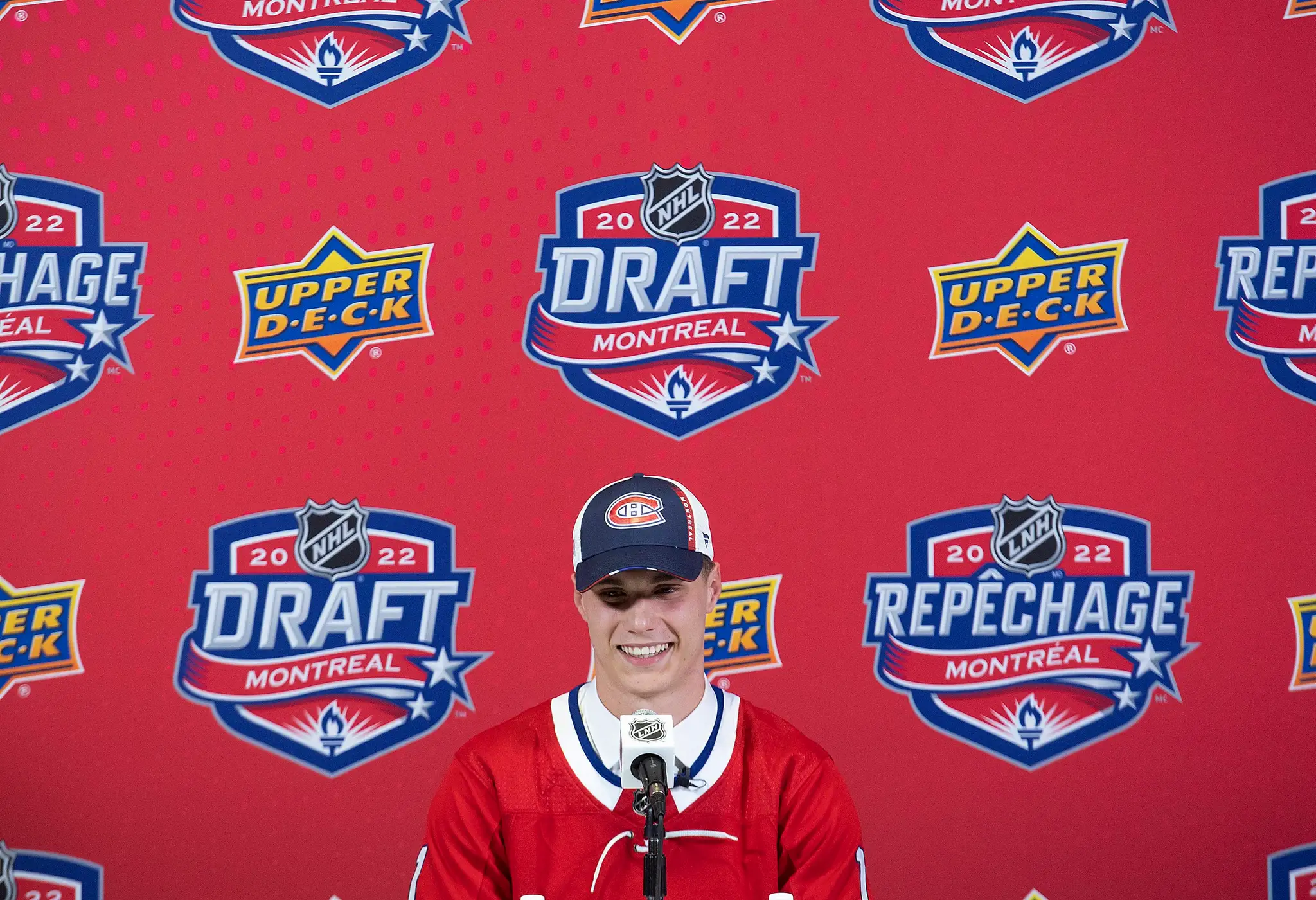Juraj Slafkovský na tlačovej konferencii po tom, ako sa stal jednotkou draftu NHL 2022.