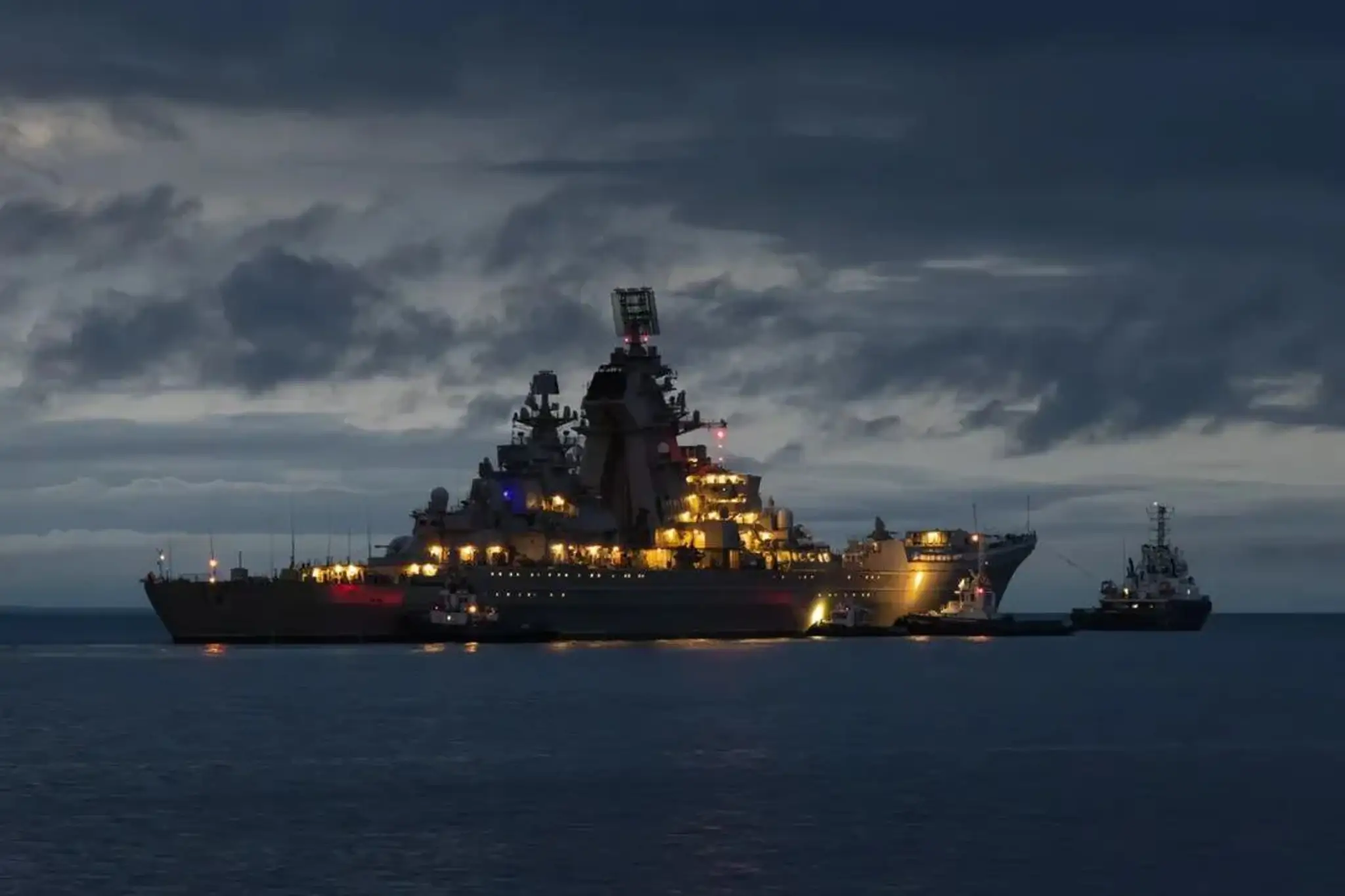 Ruský krížnik Admiral Nachimov.