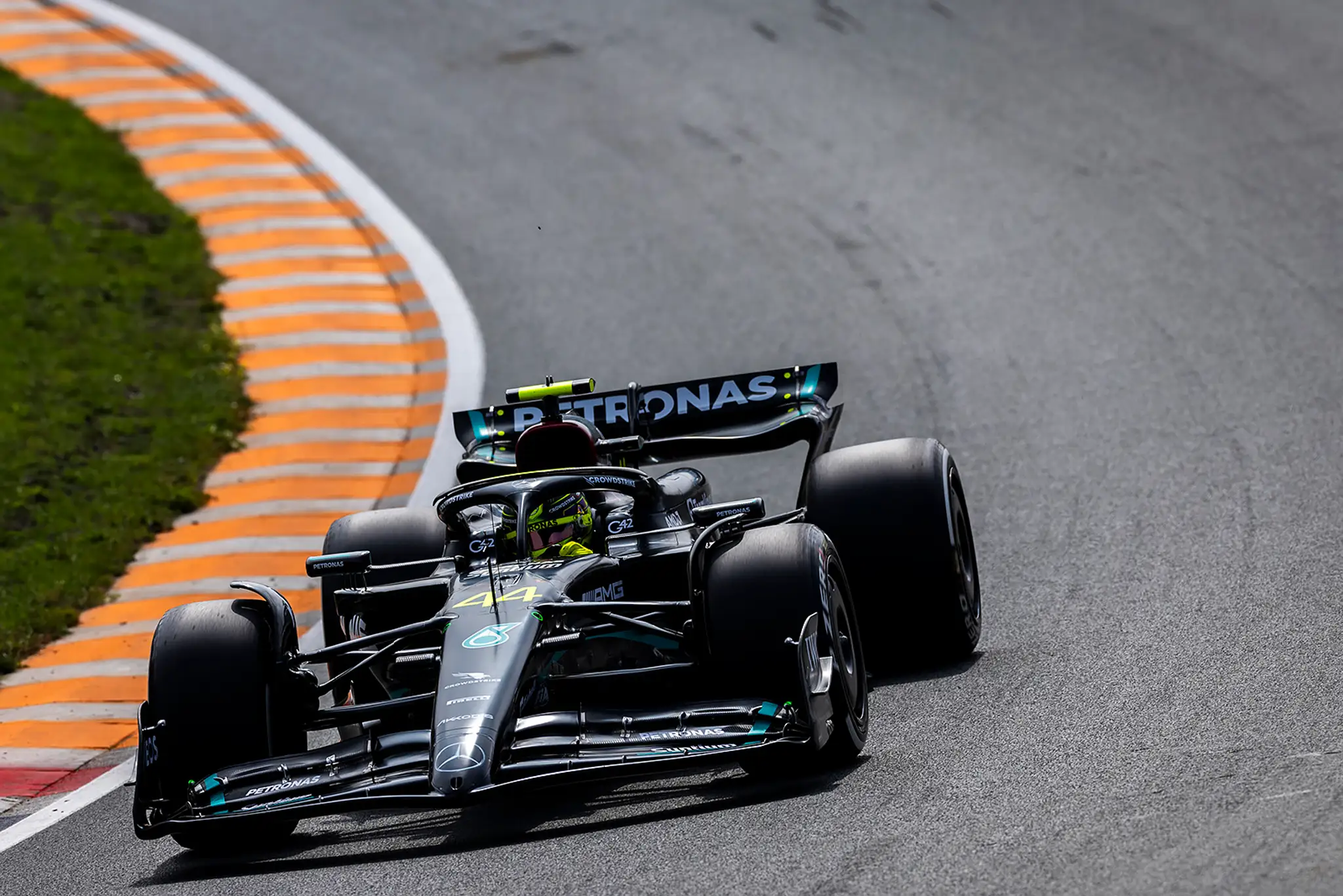 Lewis Hamilton na Mercedese.
