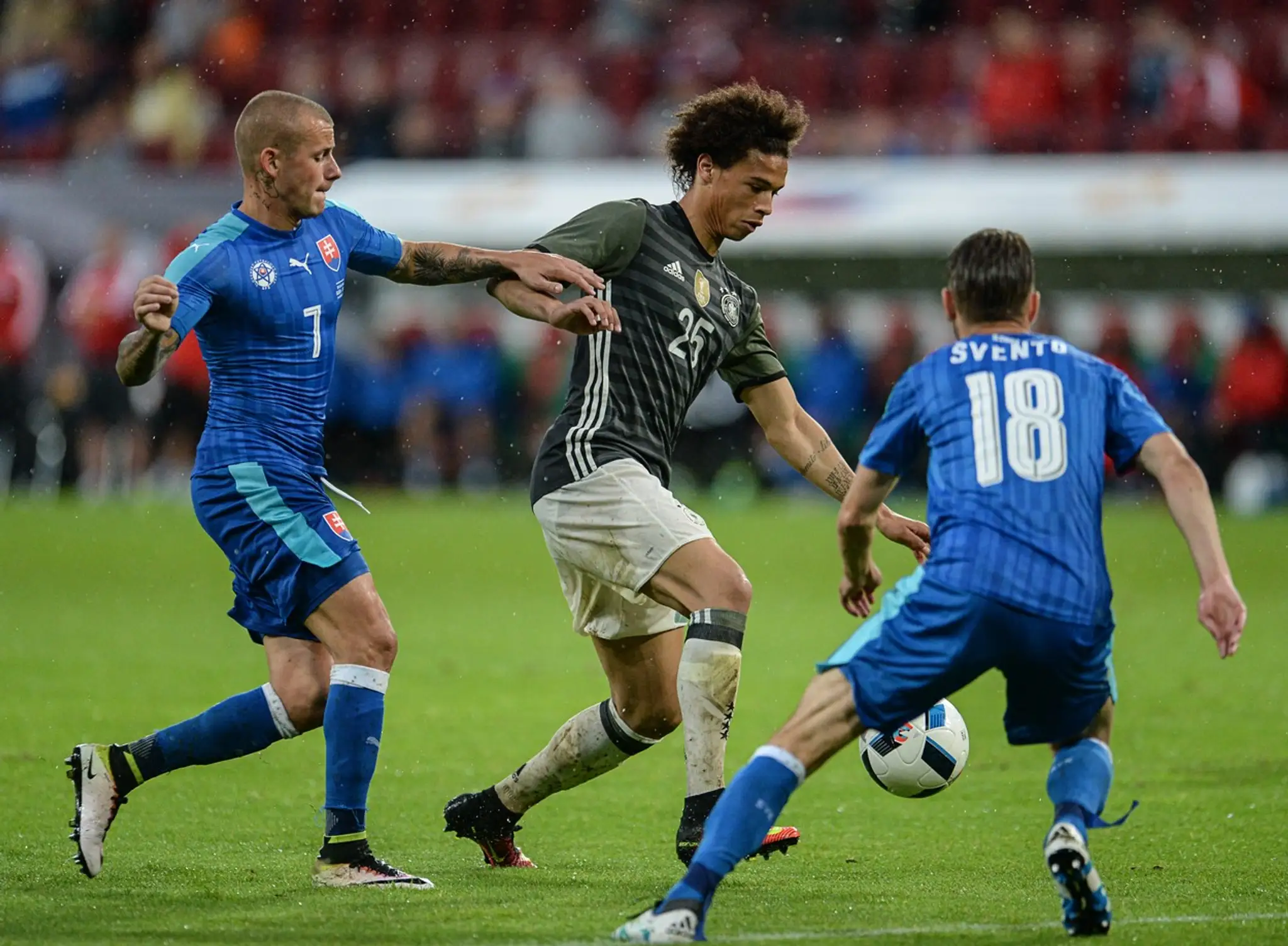 Vladimír Weiss ml. stíha Leroya Saného, dnes hviezdu mníchovského Bayernu