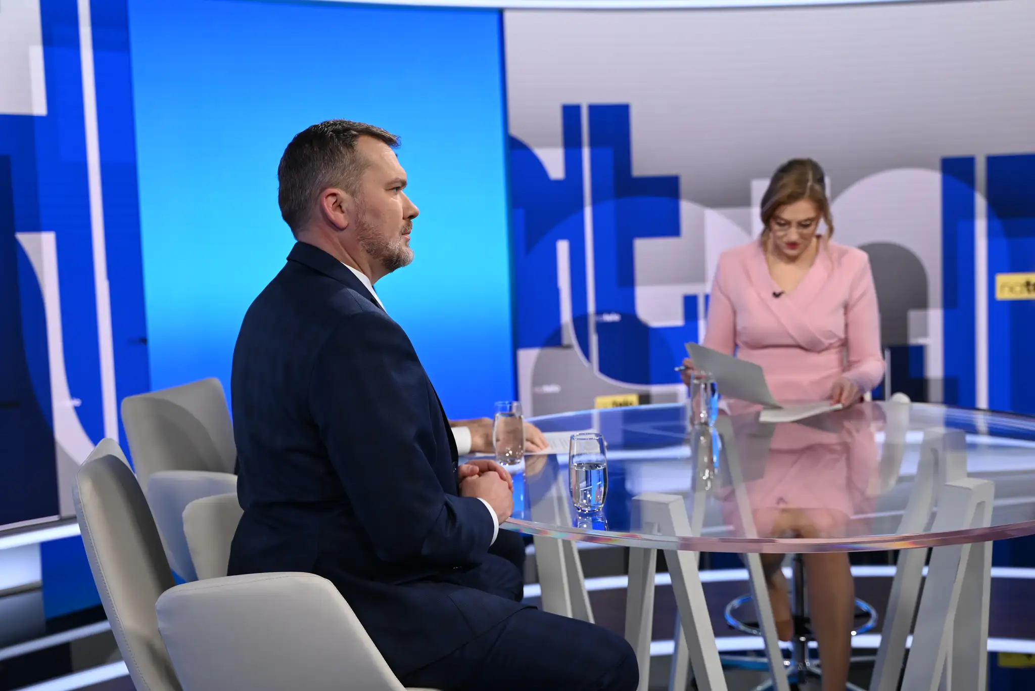 Hosťami relácie Na telo boli Tomáš Drucker (Hlas-SD) a Viliam Karas (KDH)