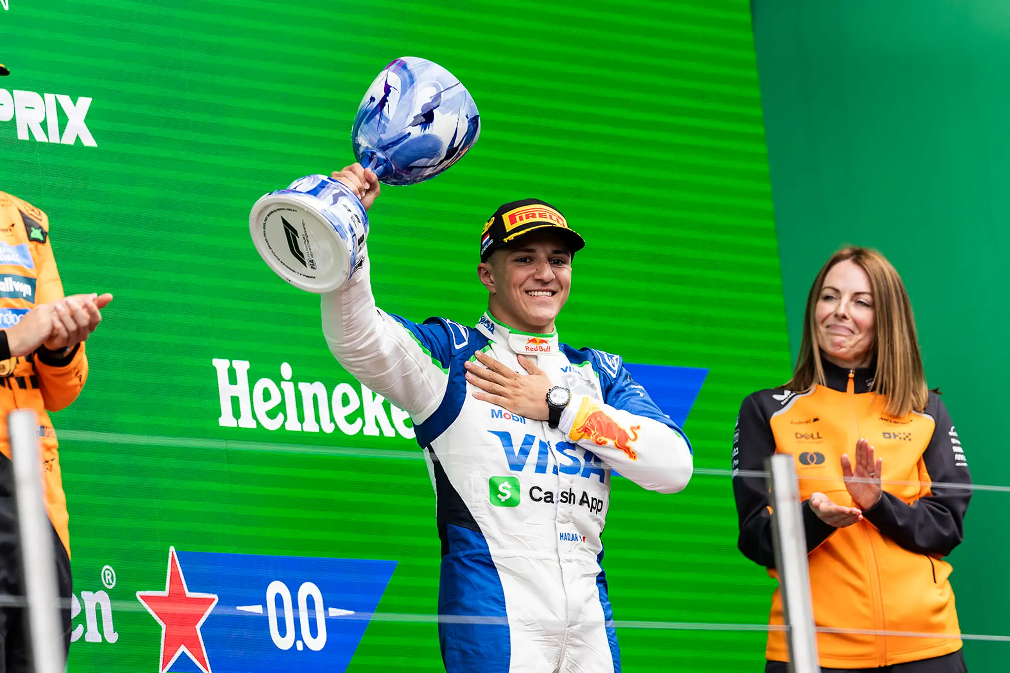 GALÉRIA: Prvé kariérne pódium Hadjara spôsobilo davovú psychózu. Lando Norris neskrýval frustráciu