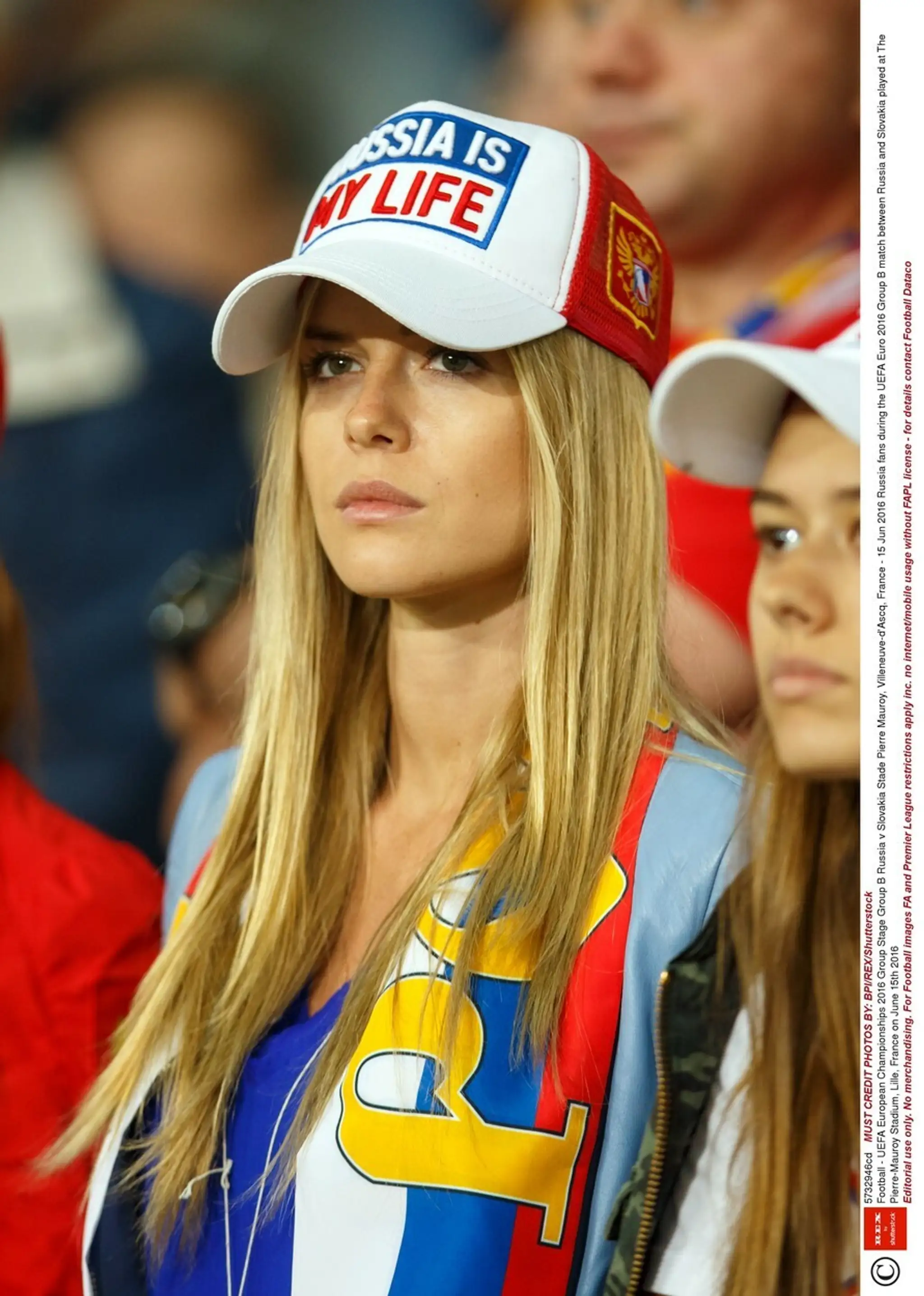 Aj ženy majú rady futbal. Na tieto fanúšičky sa veru dobre pozerá