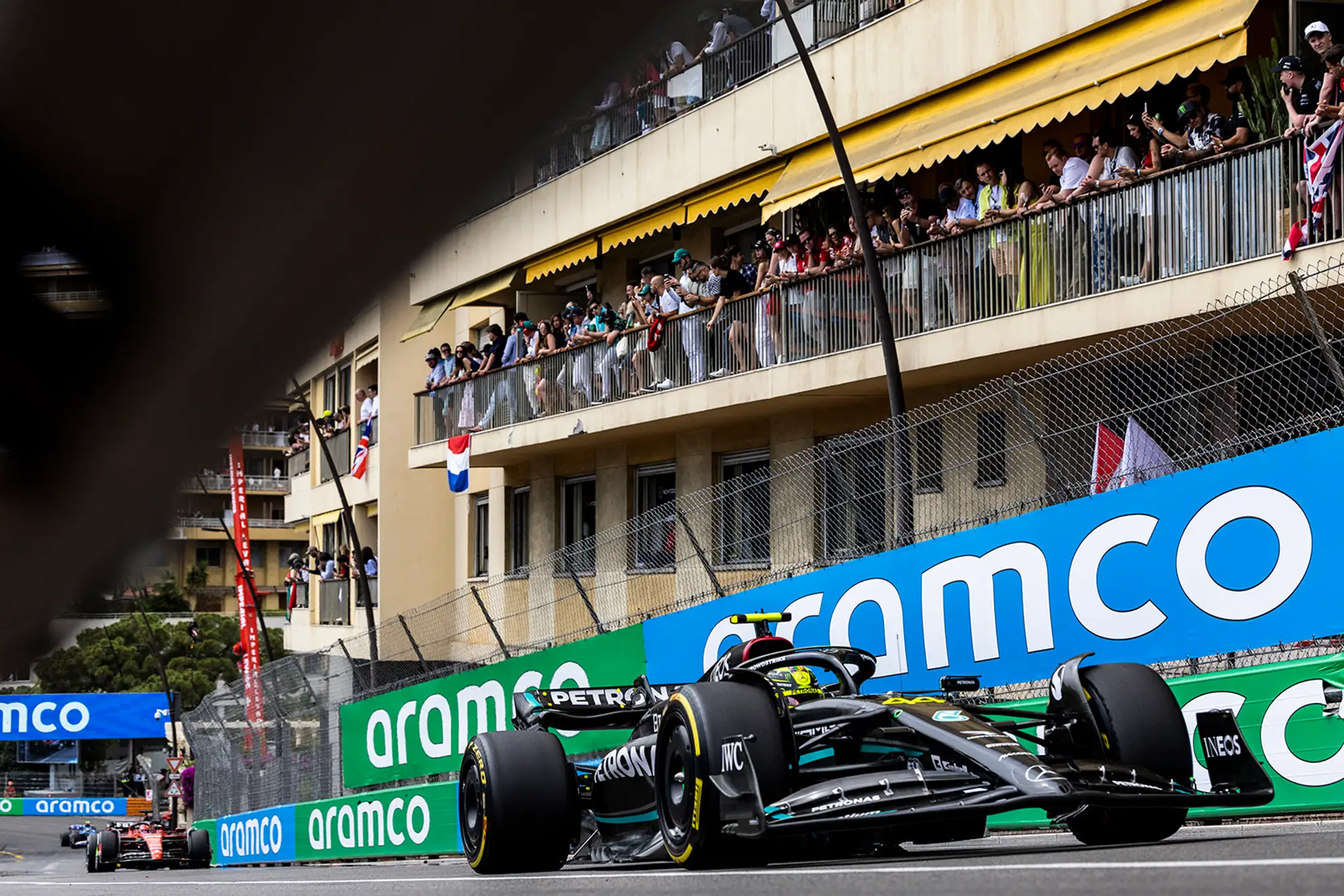 Lewis Hamilton vo svojom monoposte na VC Monaka