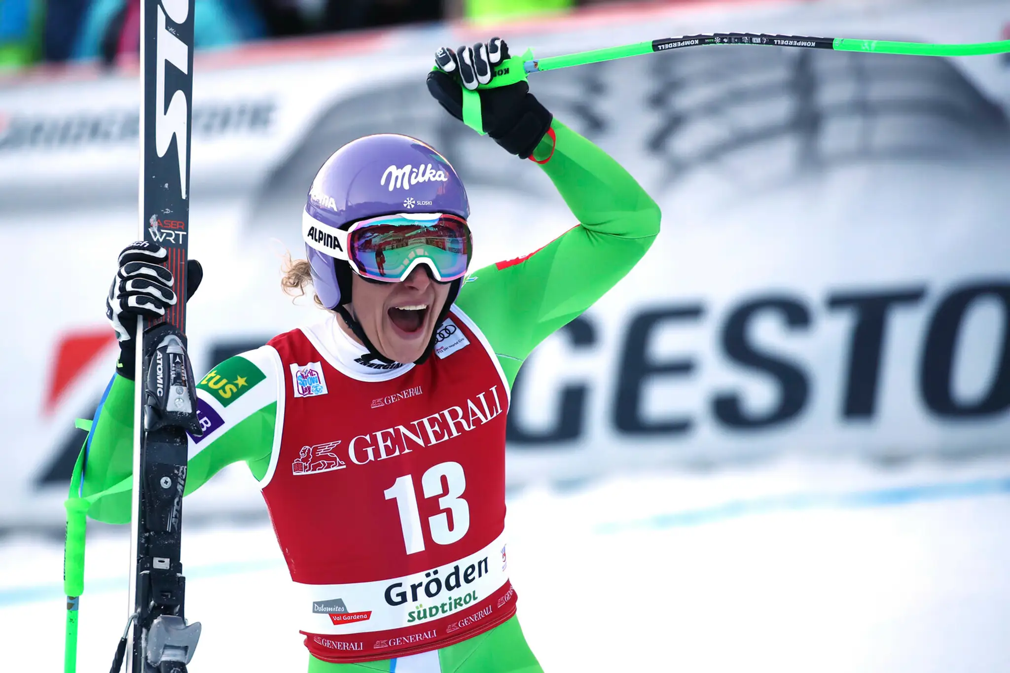 Alpská lyžiarka Ilka Štuhecová reaguje v cieli zjazdu vo Val Gardene.