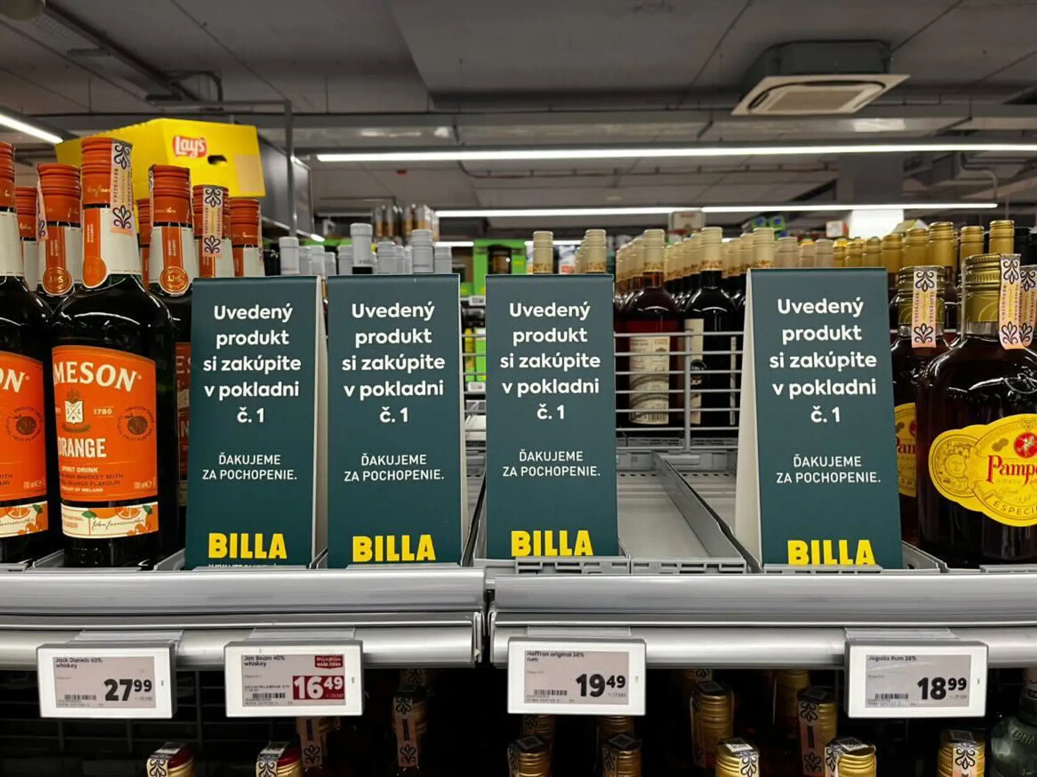 Reťazec BILLA nevystavuje v regáloch drahší alkohol