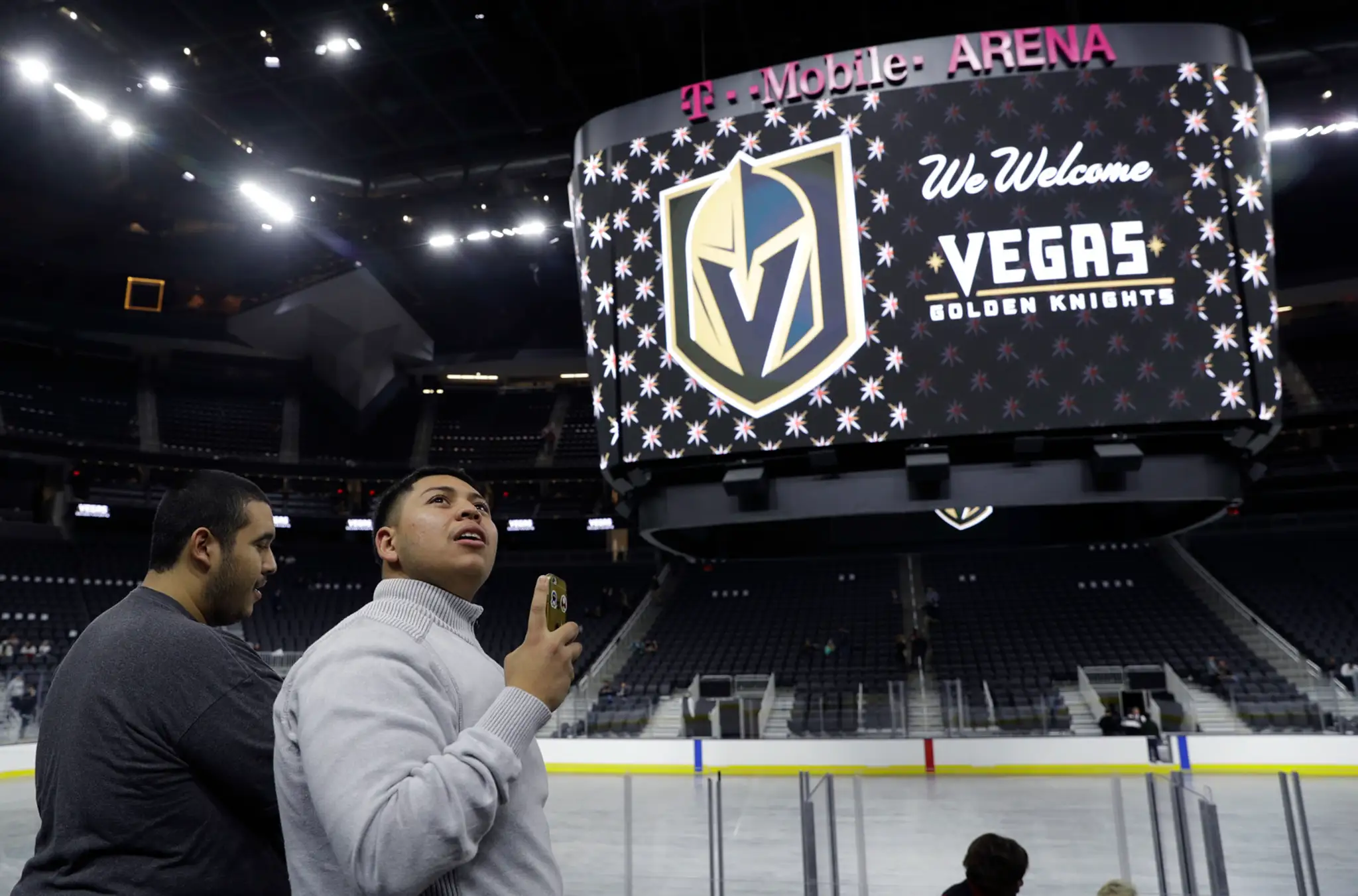 Nový klub zámorskej hokejovej NHL z Las Vegas ponesie názov "Vegas Golden Knights".