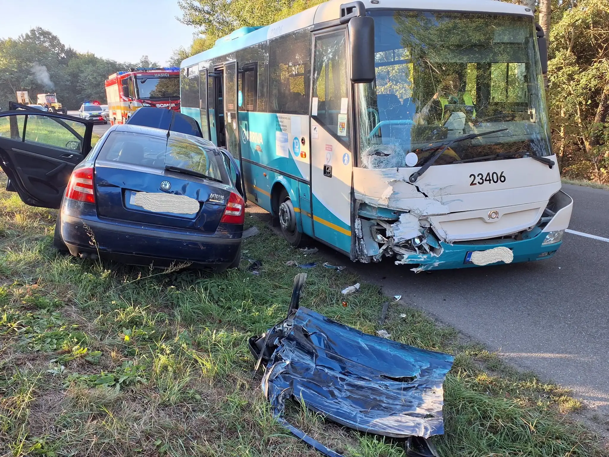 Zrážka auta a autobusu pri Michalovciach.