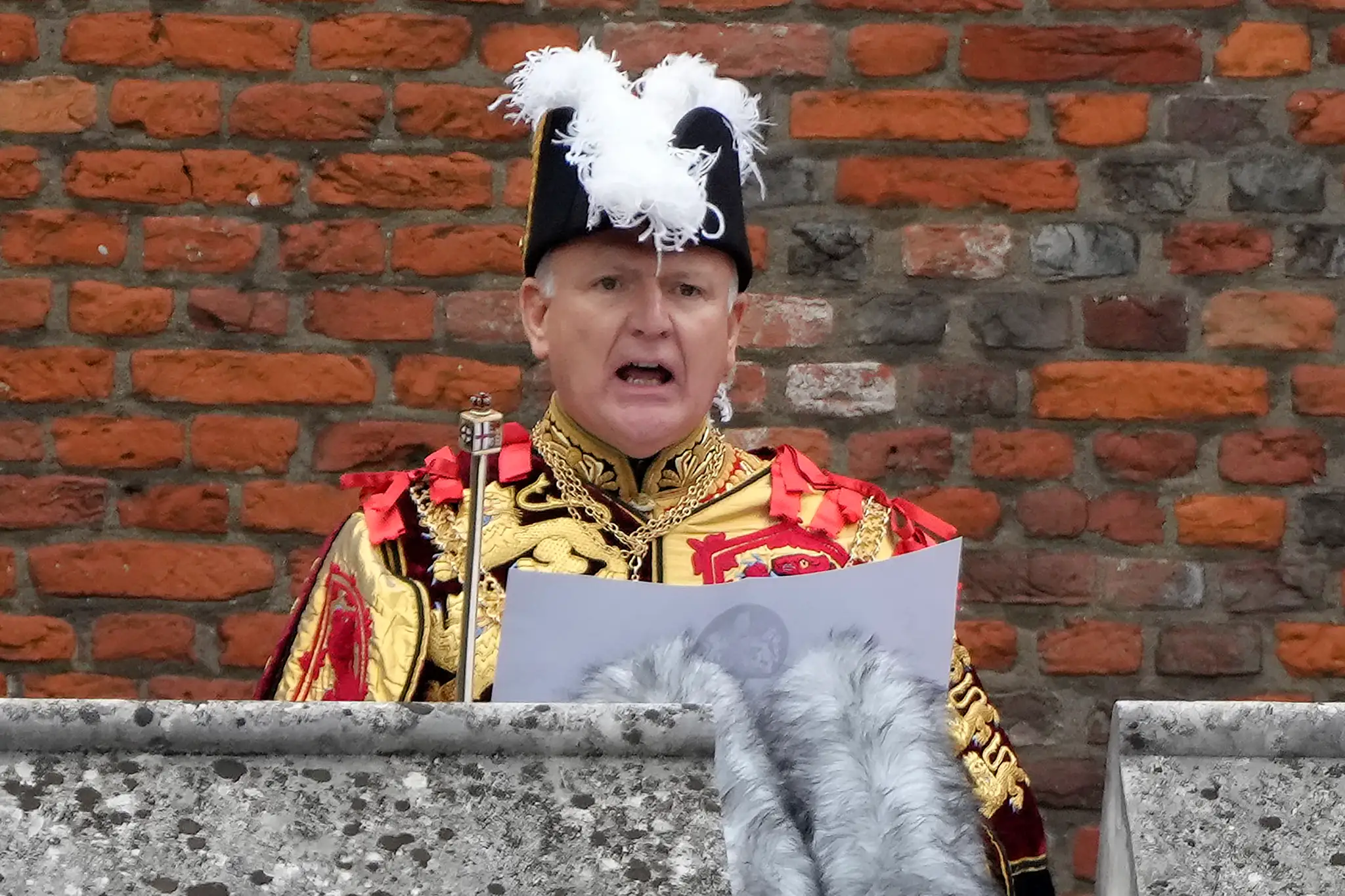 Vyhlásenie o nástupe Karola III. na trón prečítali z balkóna paláca