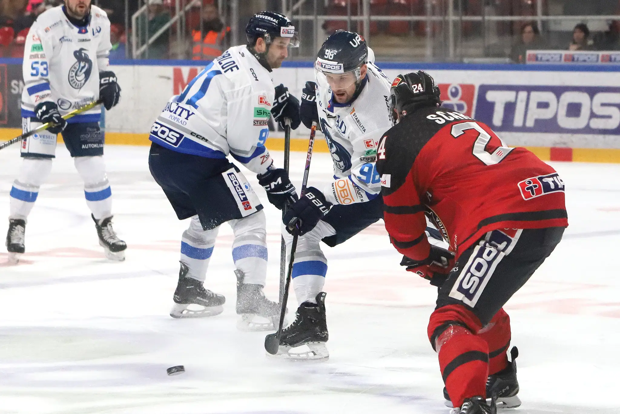 Na snímke zľava Peter Bjalončík (Porad) a Reece Scarlett (Banská Bystrica).
