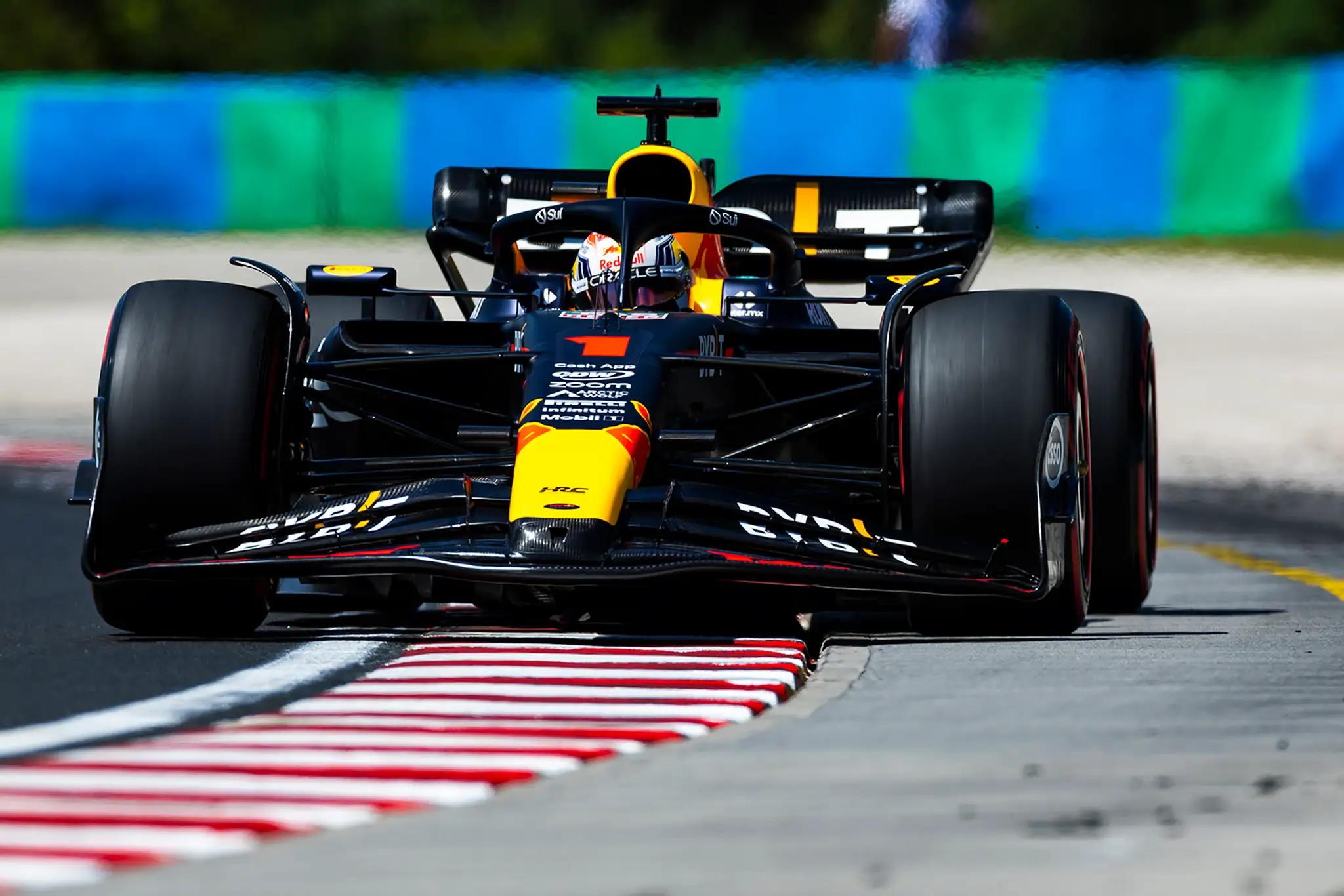 Max Verstappen na Red Bulle v kvalifikácii obsadil druhú priečku.