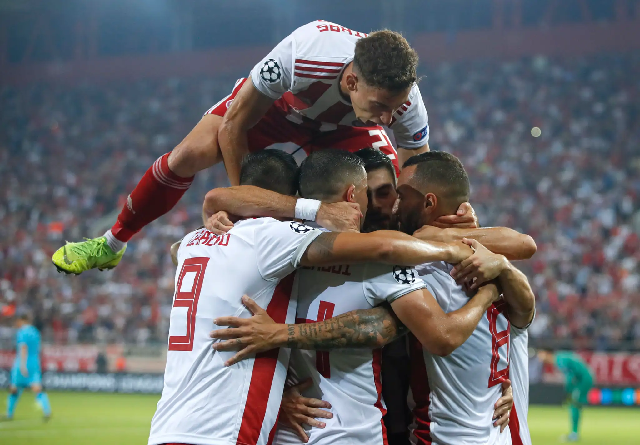 Kostas Tsimikas z Olympiakosu Pireus reaguje po dueli LM proti Tottenhamu.