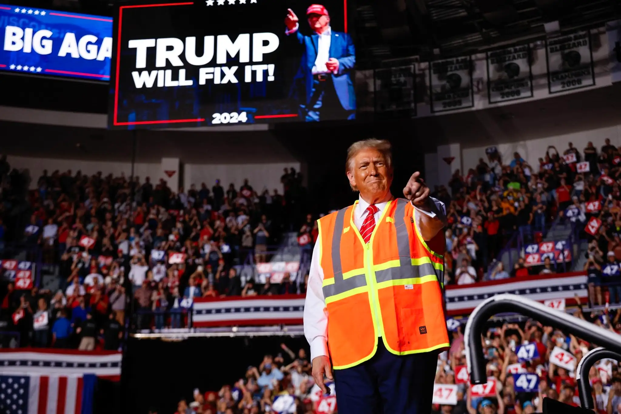 Donald Trump sa zahral na smetiara.