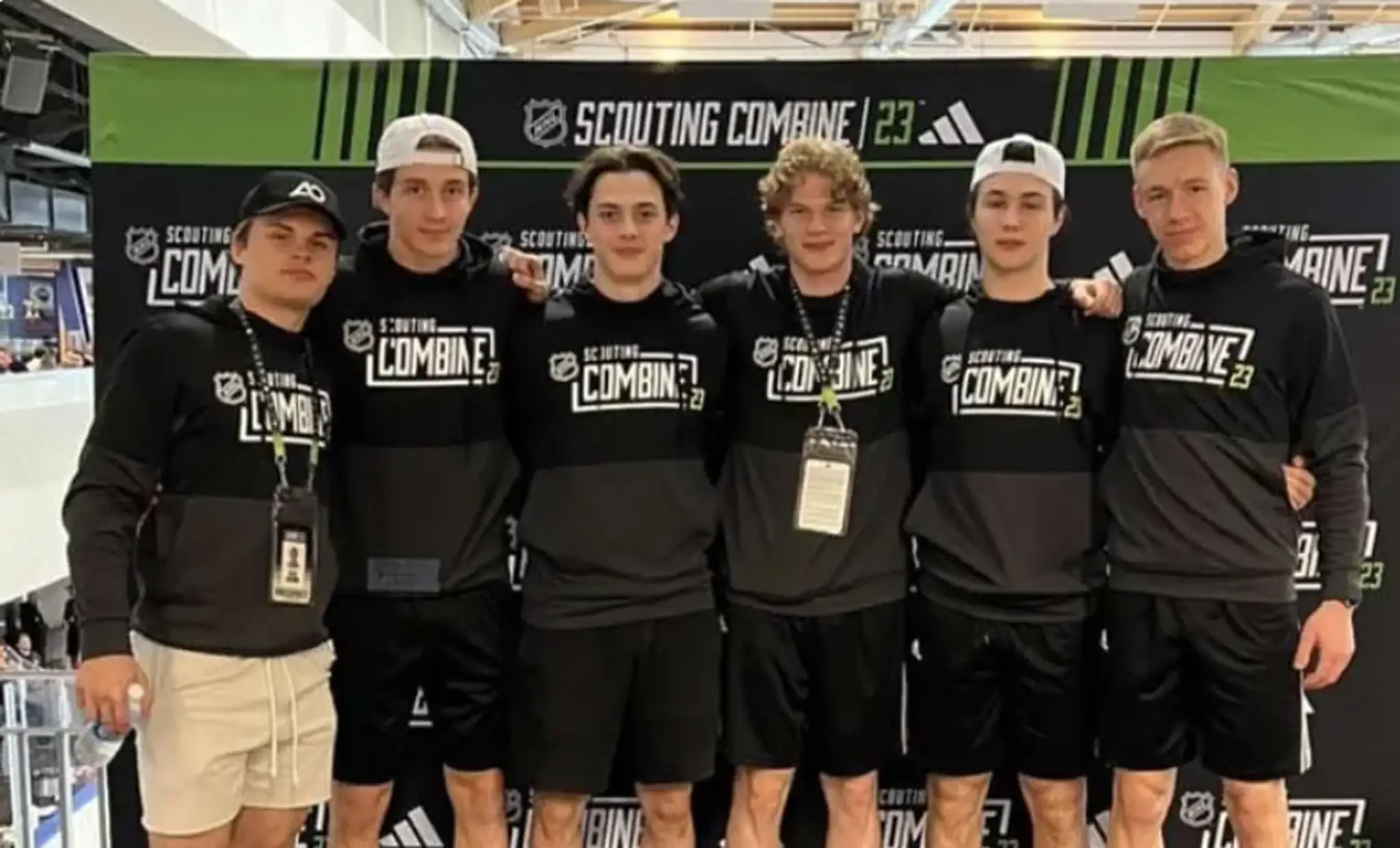 Slováci na NHL Combine - zľava Čiernik, Honzek, Dvorský, Štrbák, Mišiak a Gajan.